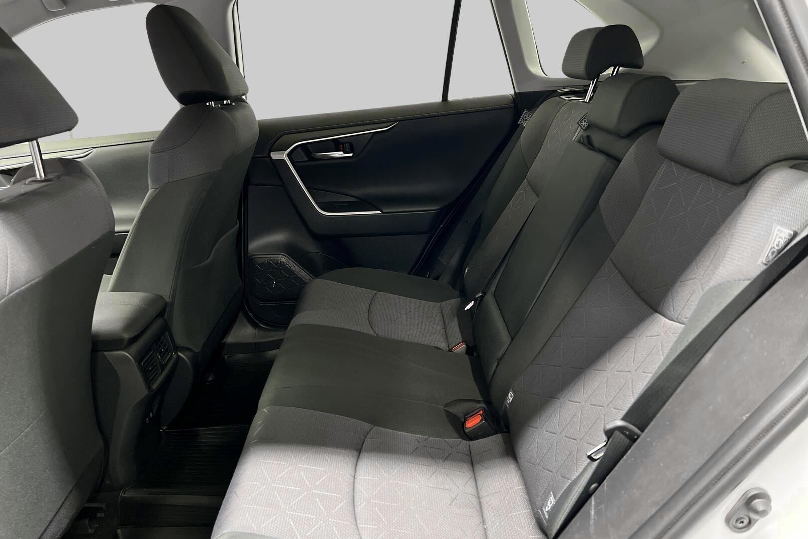 Toyota RAV4 iso kuva 7