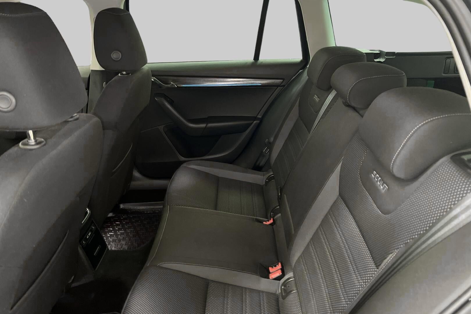 Skoda Octavia iso kuva 9
