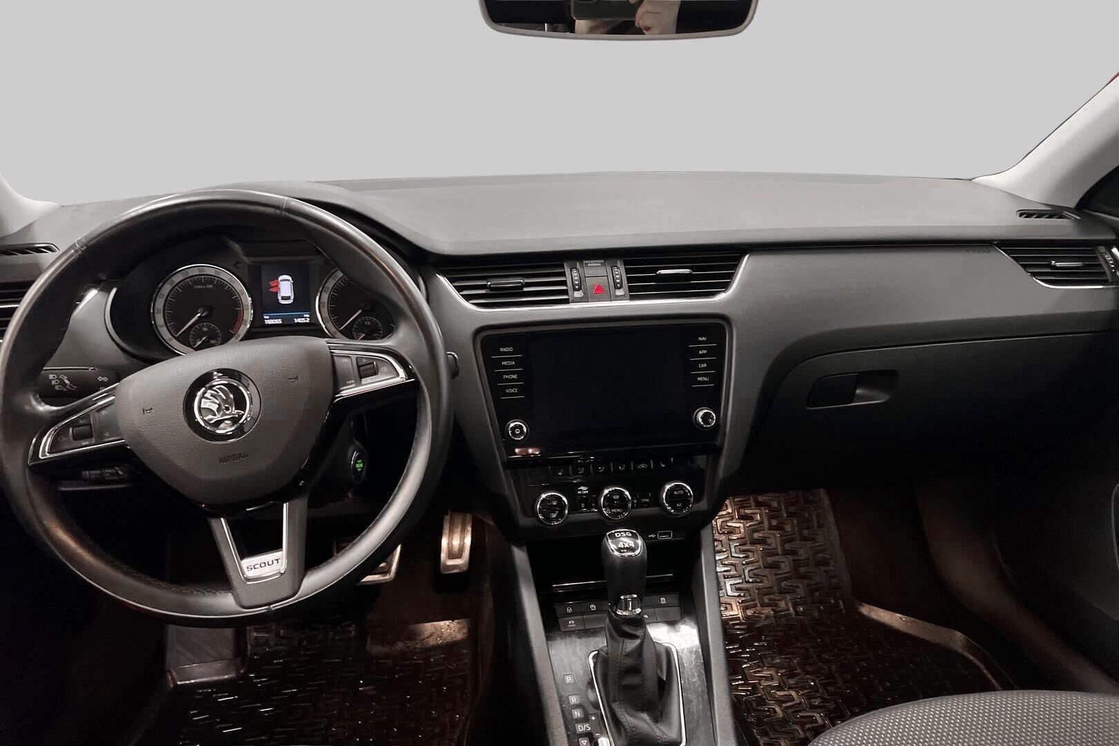 Skoda Octavia iso kuva 10