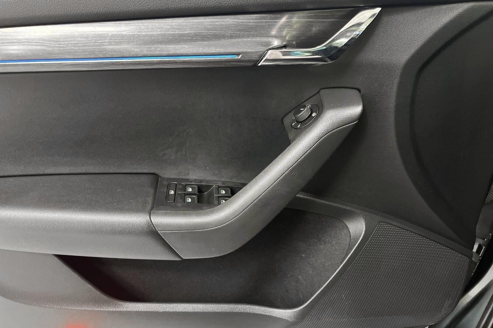 Skoda Octavia iso kuva 19