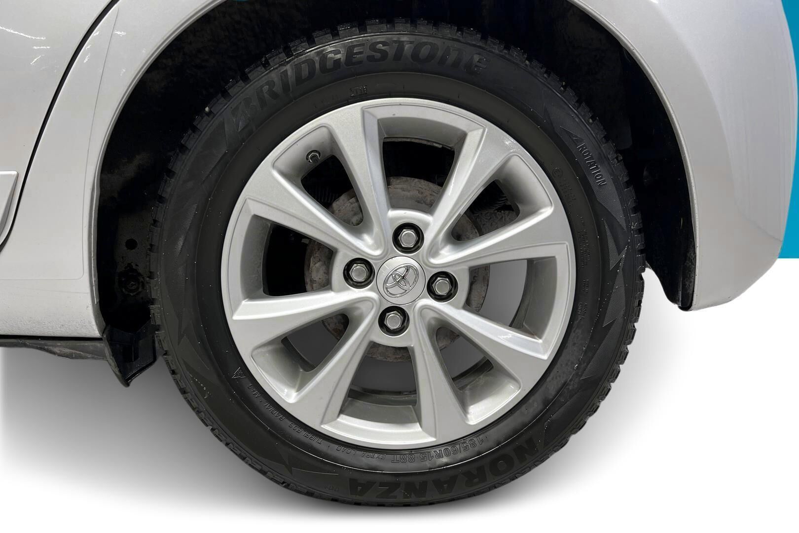 Toyota Yaris iso kuva 15