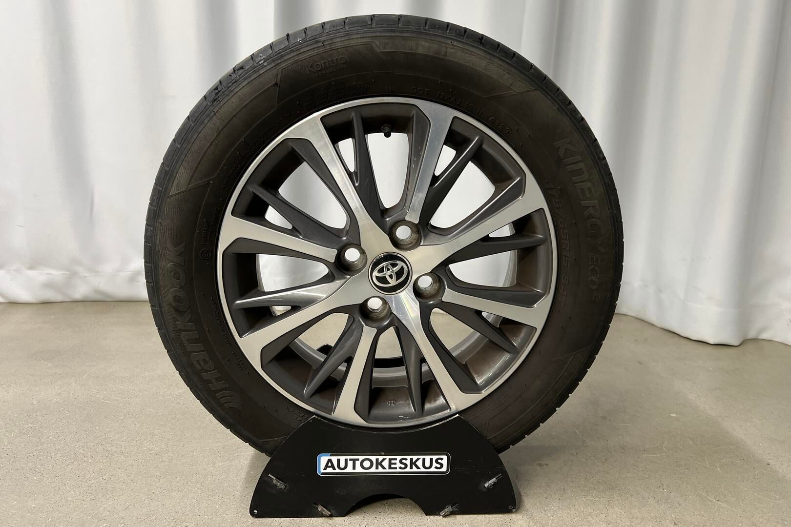 Toyota Yaris iso kuva 18