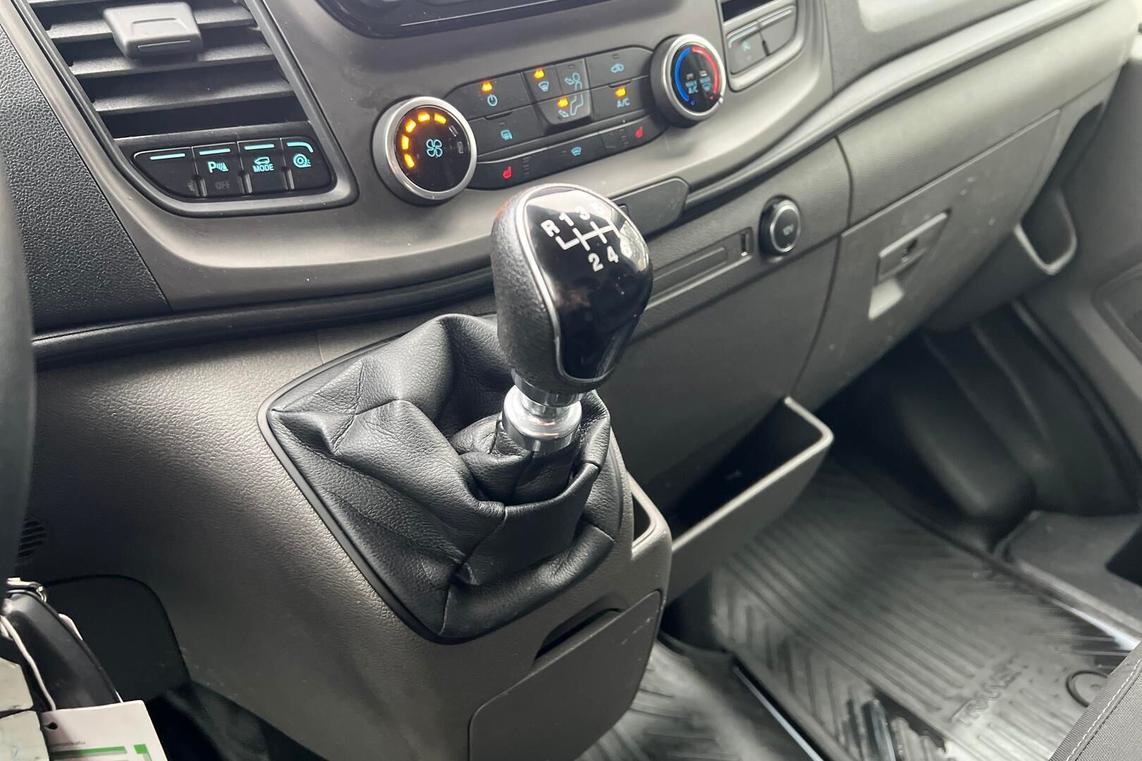 Ford Transit iso kuva 12