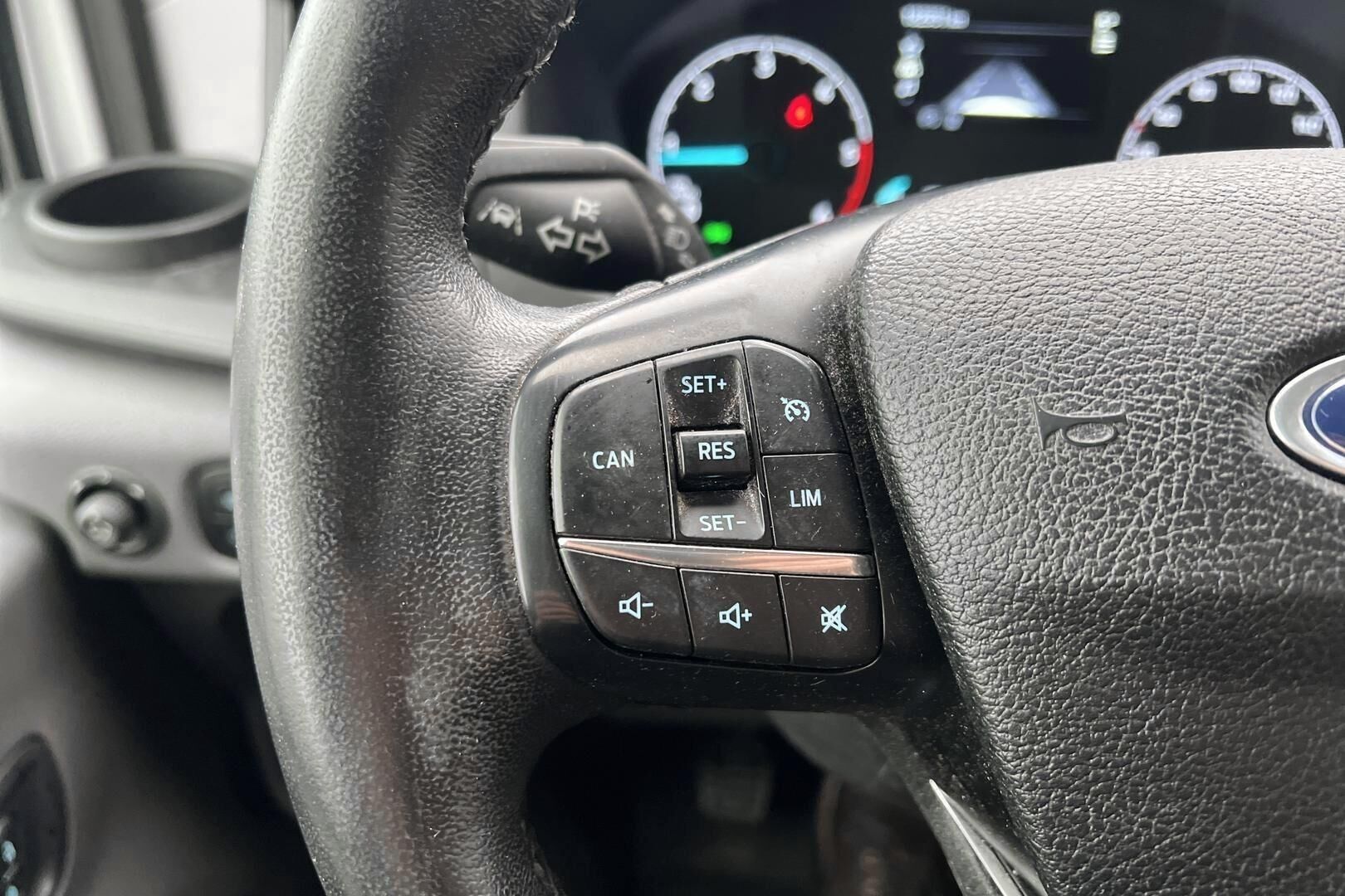 Ford Transit iso kuva 19