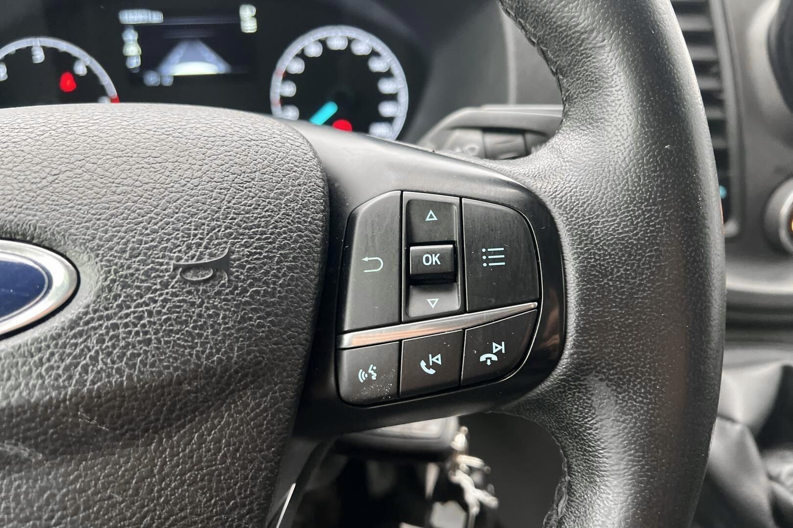 Ford Transit iso kuva 13