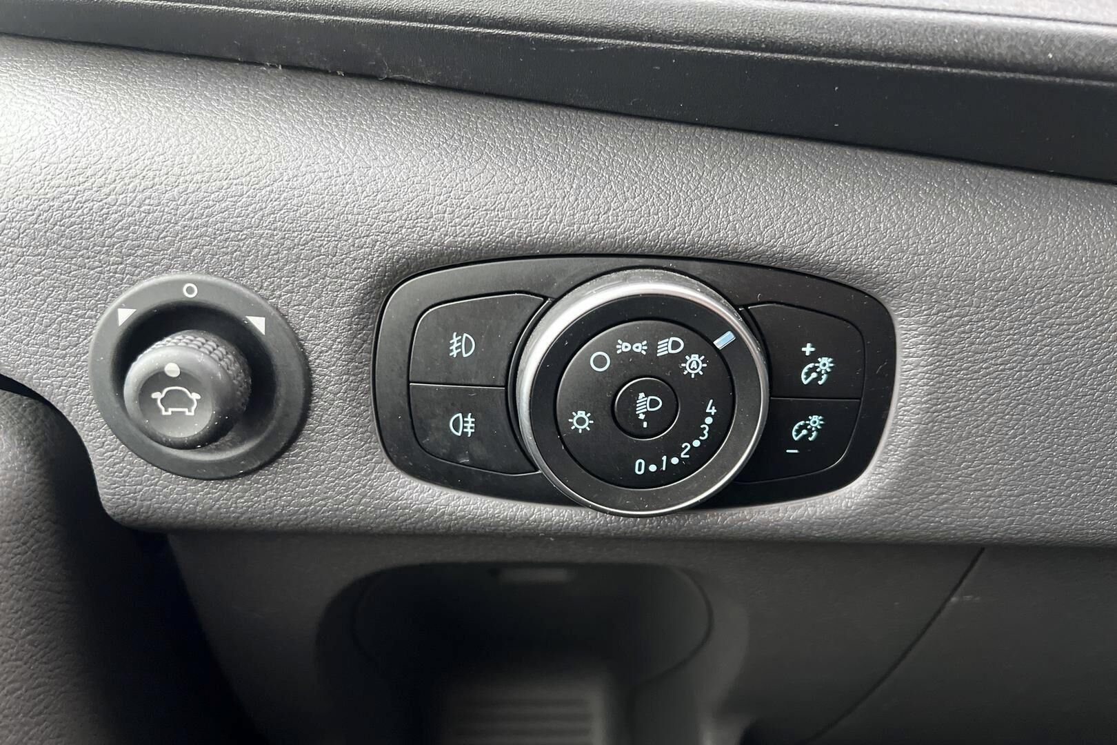 Ford Transit iso kuva 20