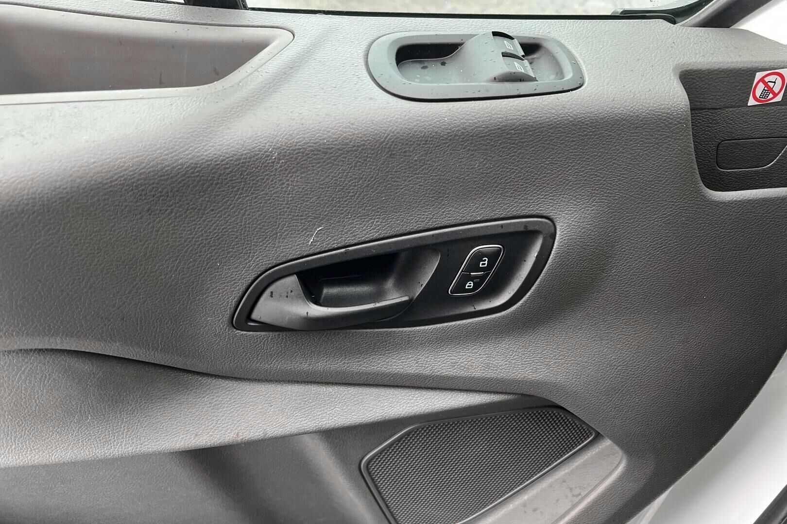 Ford Transit iso kuva 14