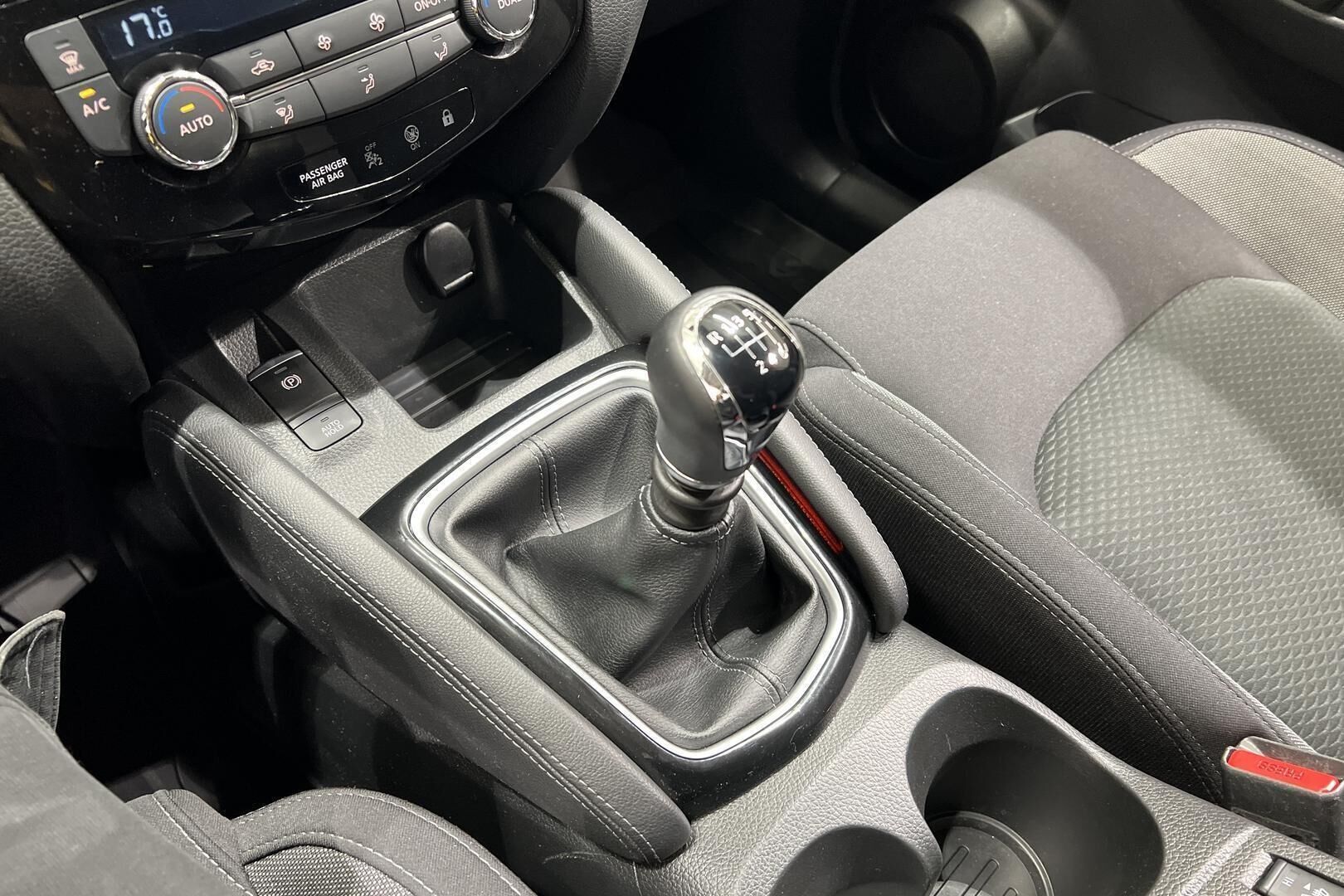 Nissan Qashqai iso kuva 17