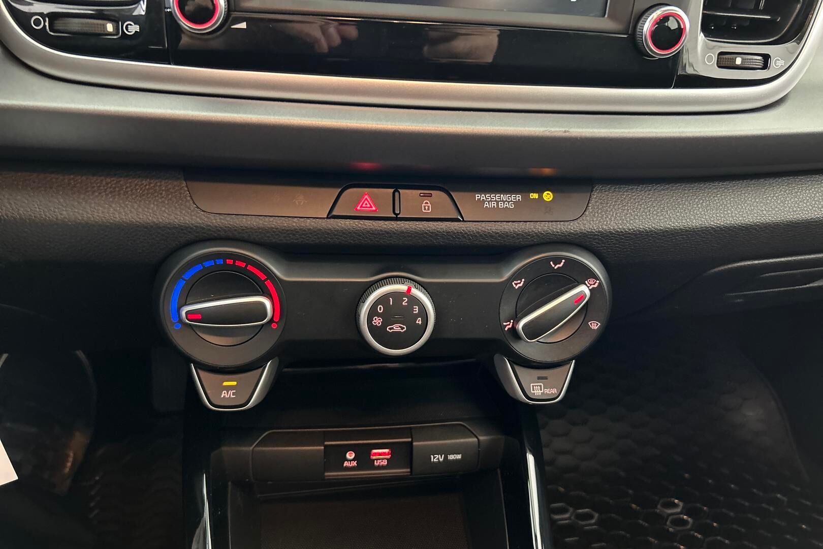 Kia Rio iso kuva 19