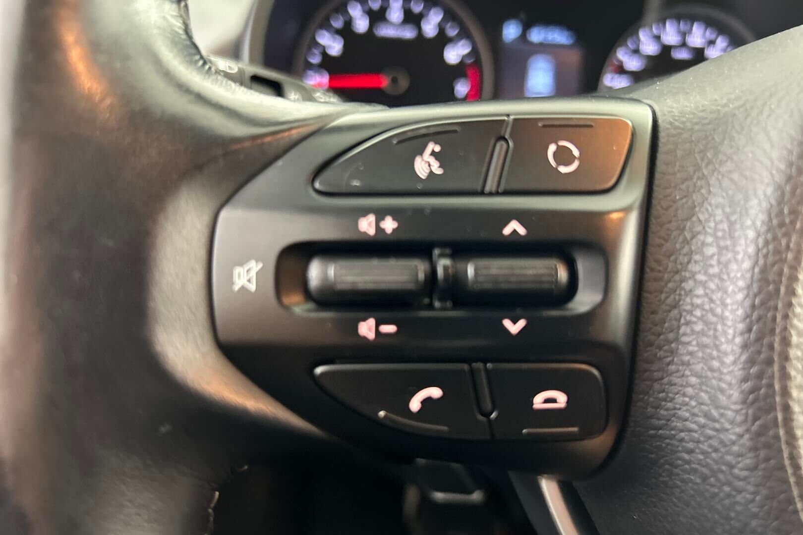 Kia Rio iso kuva 23