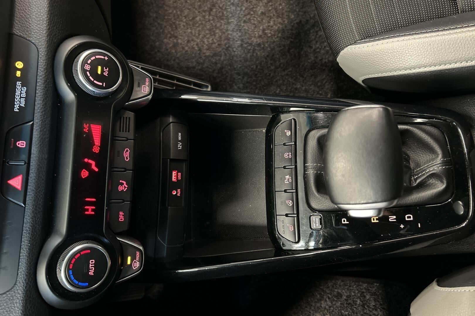 Kia Stonic iso kuva 18