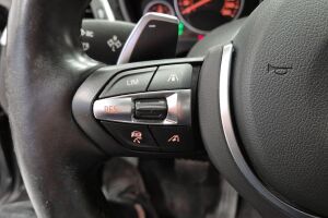 BMW 3-SARJA esikatselu 8