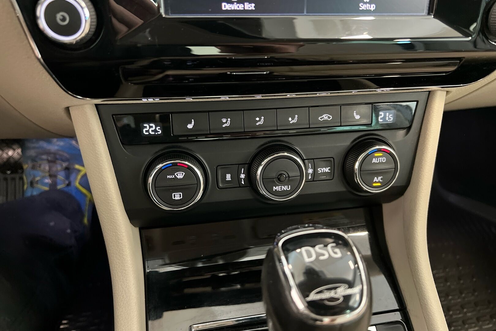 Skoda Superb iso kuva 13