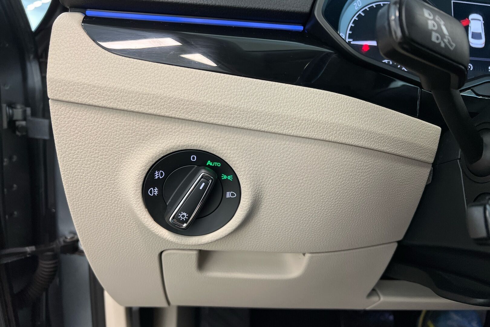 Skoda Superb iso kuva 18