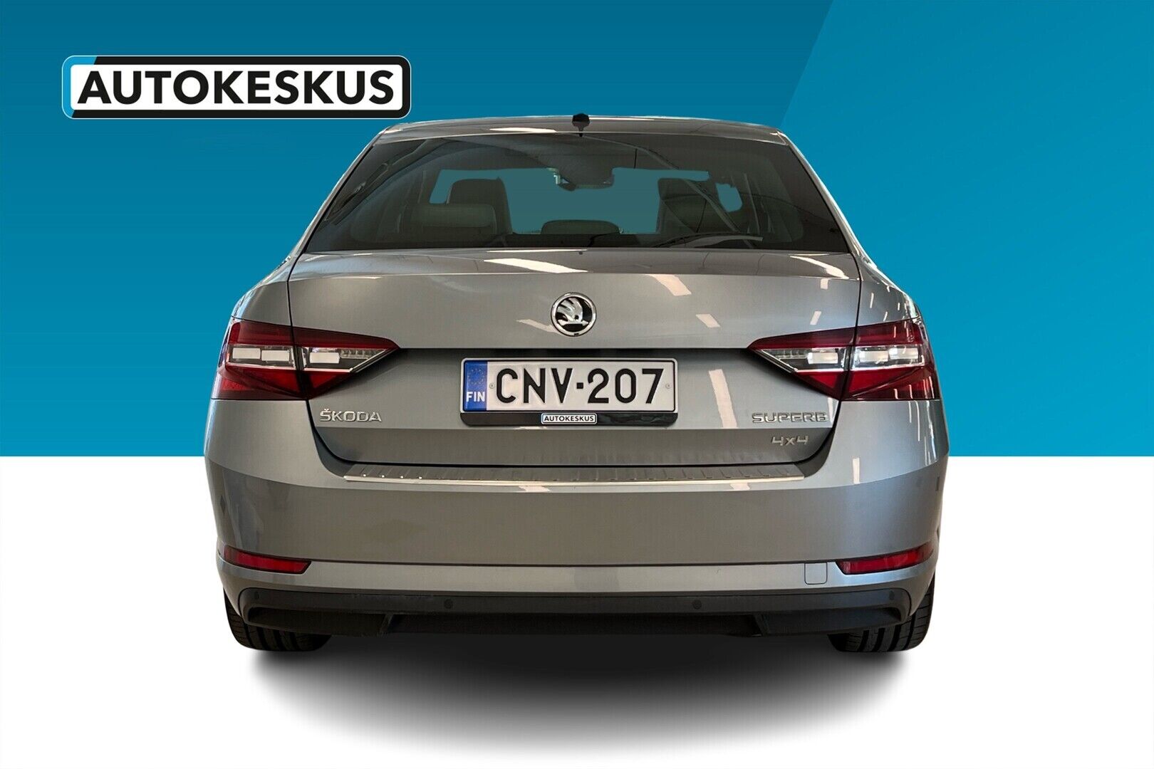 Skoda Superb iso kuva 2