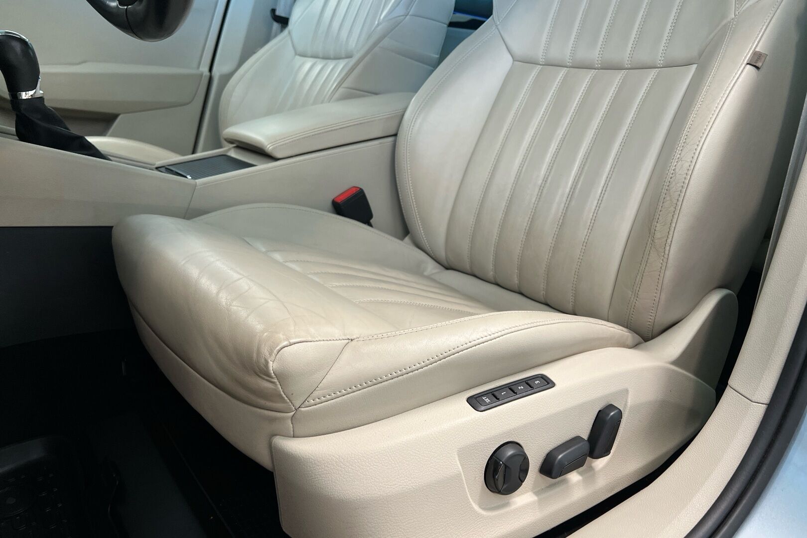 Skoda Superb iso kuva 19