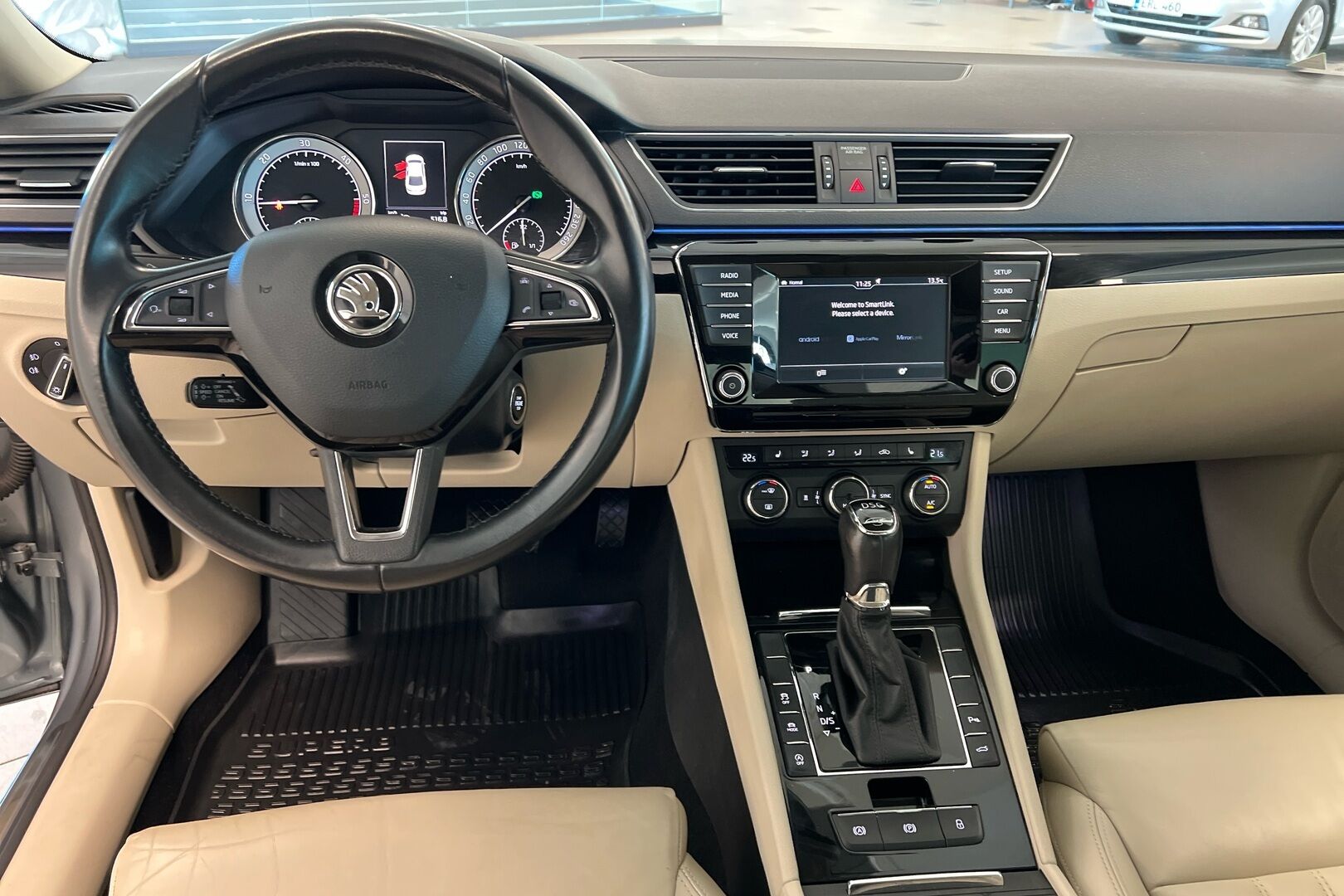 Skoda Superb iso kuva 20