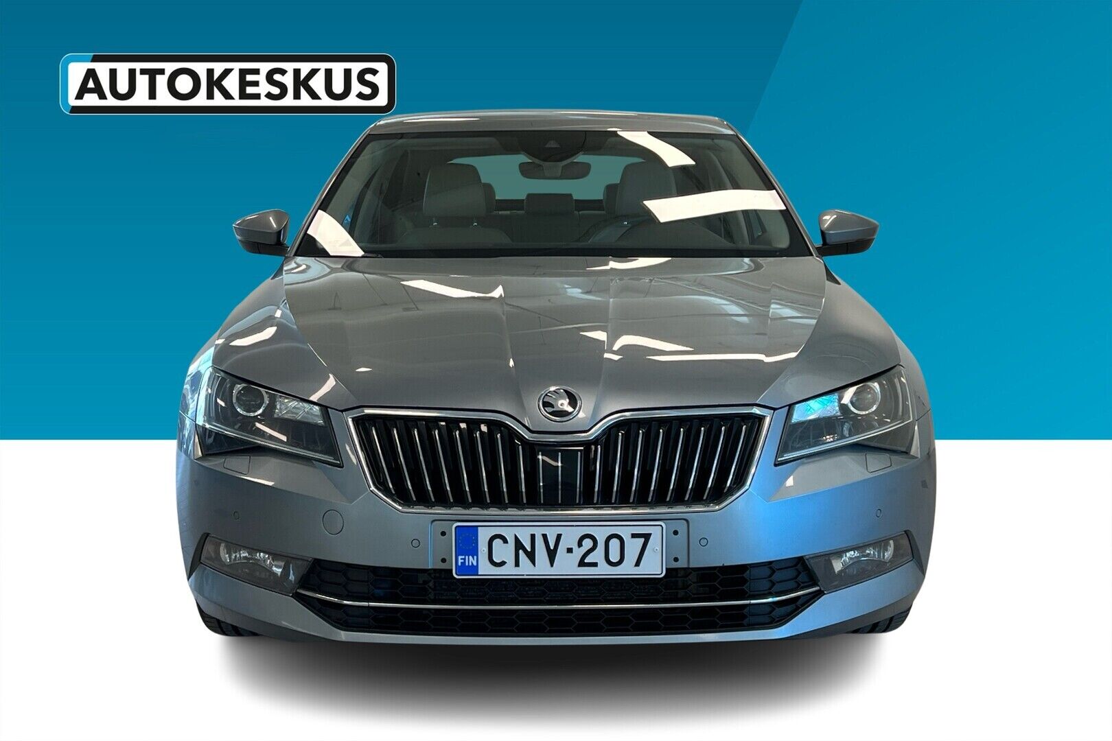 Skoda Superb iso kuva 3