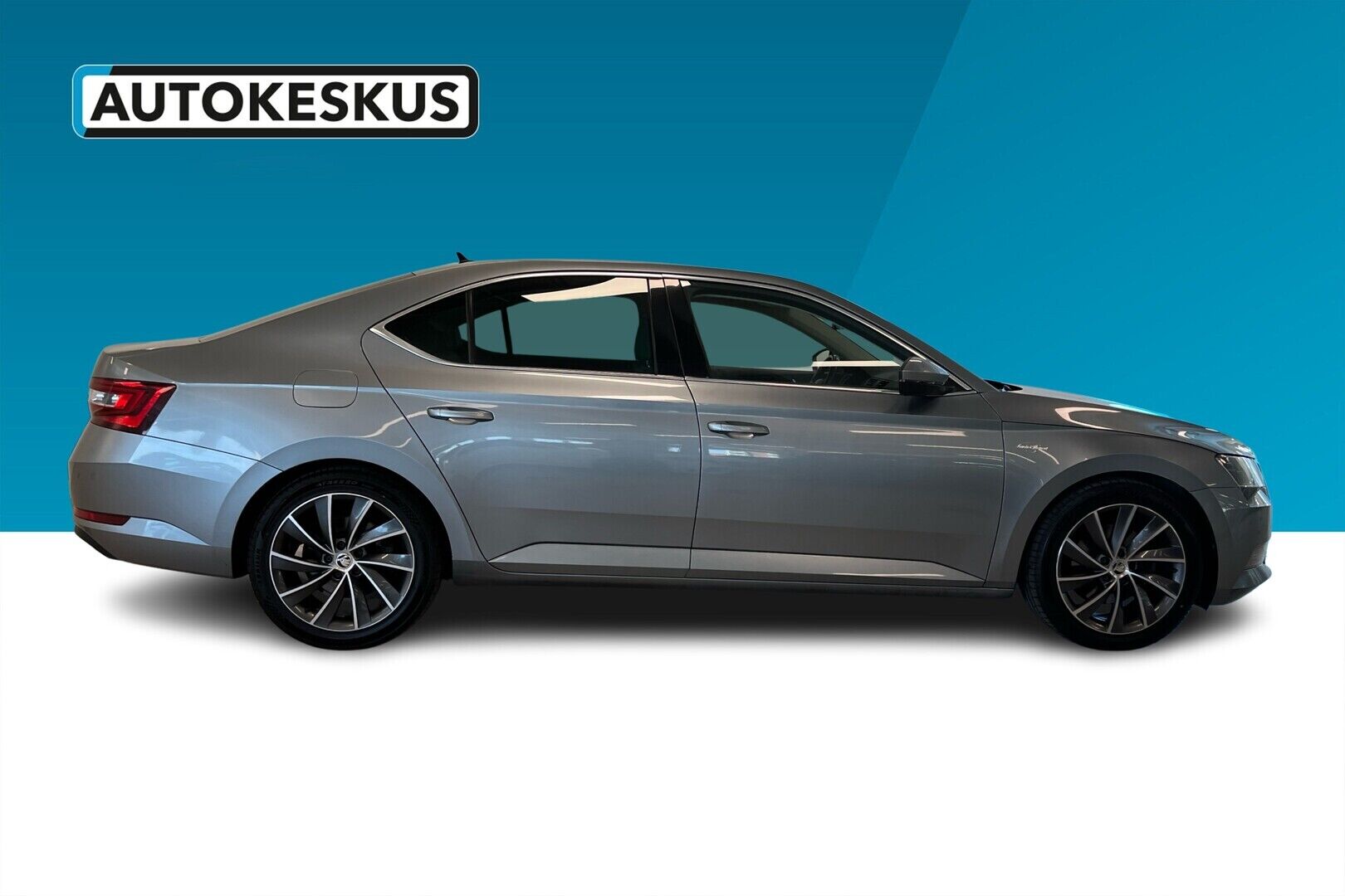 Skoda Superb iso kuva 5