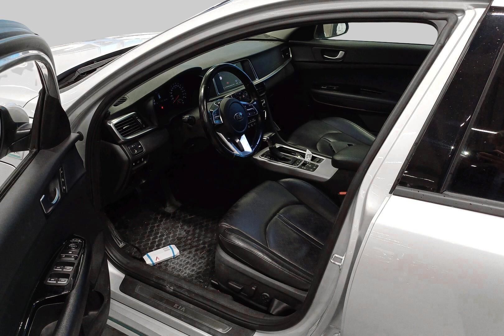 Kia Optima iso kuva 2