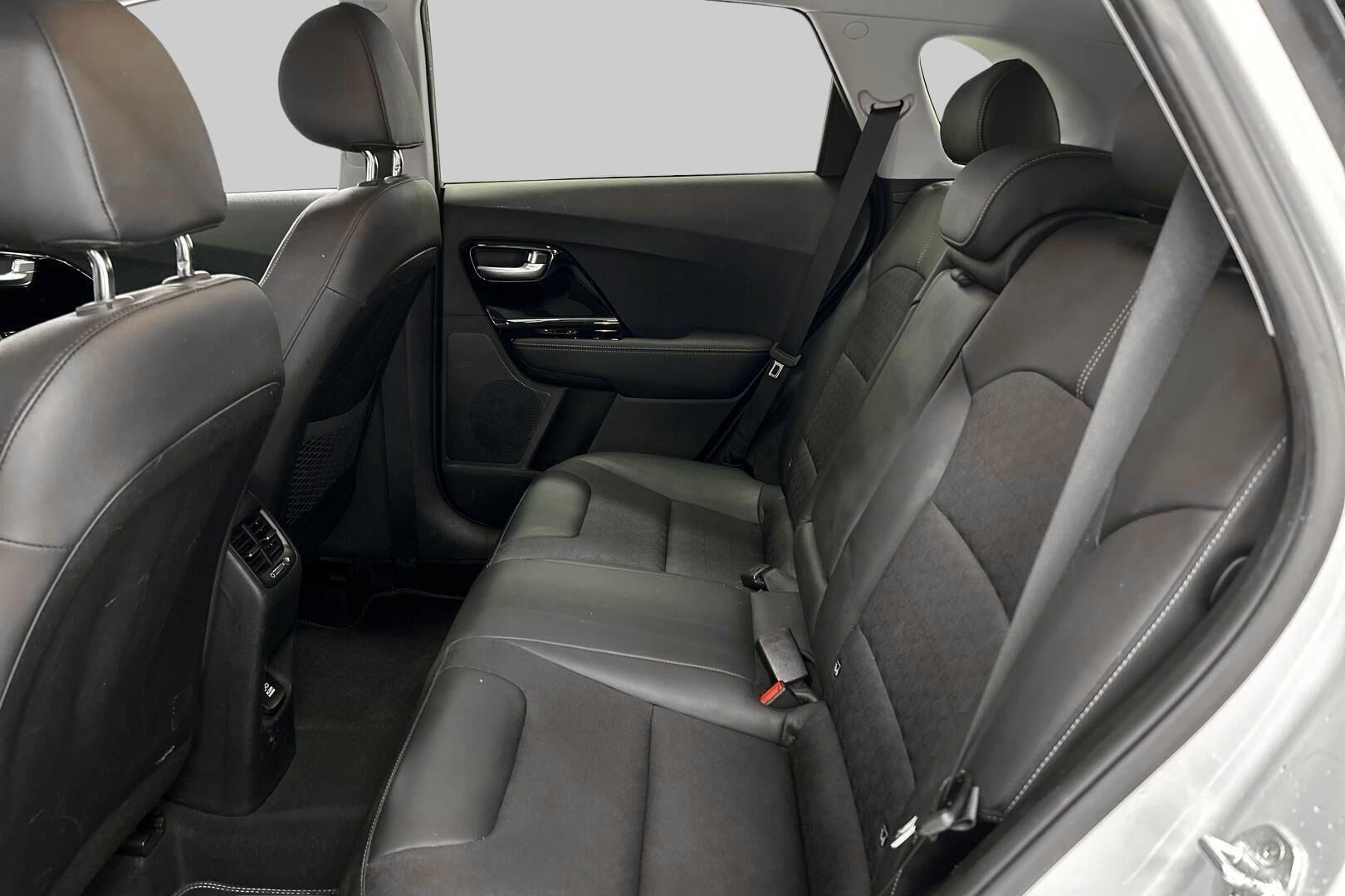 Kia Niro iso kuva 10