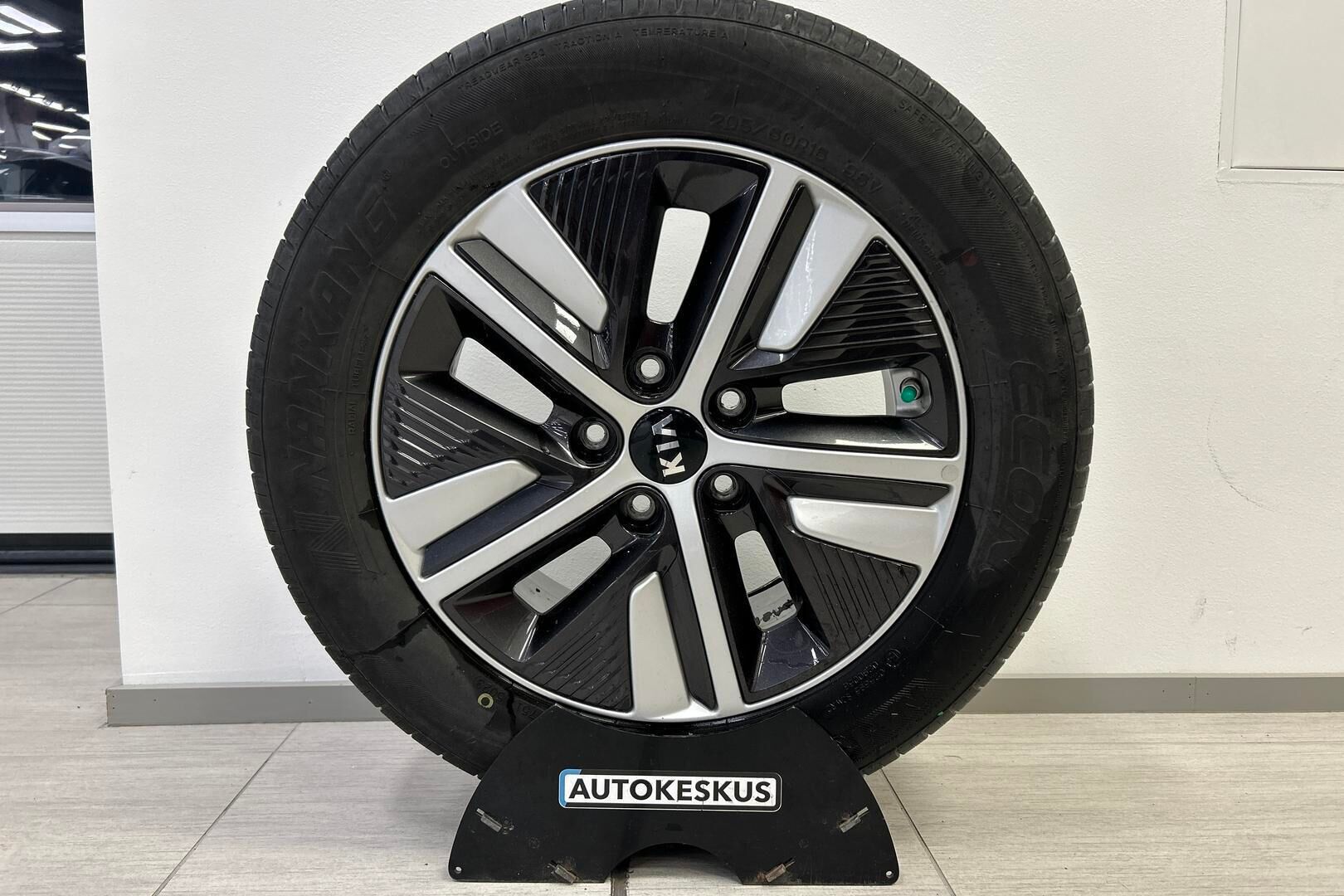 Kia Niro iso kuva 13