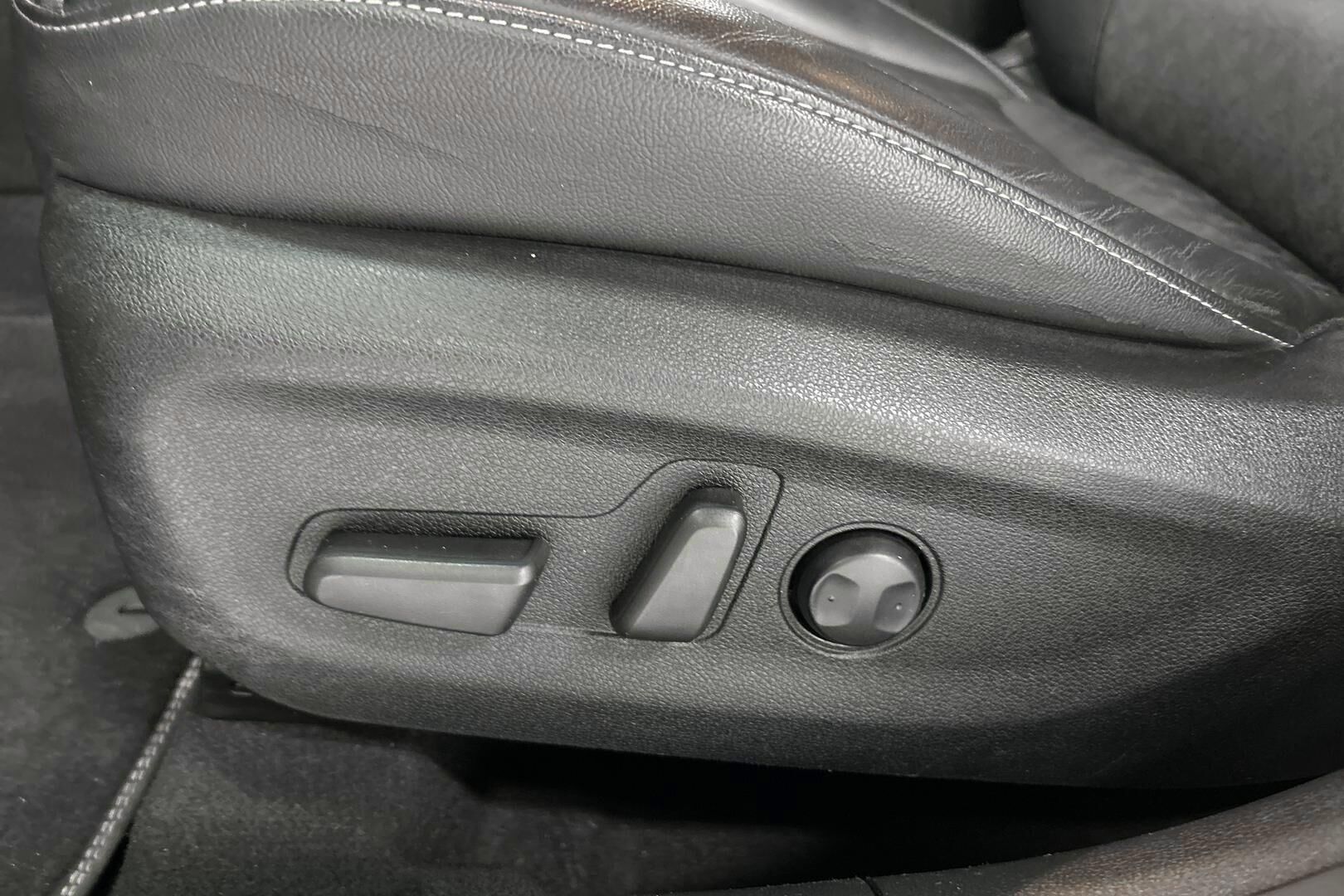 Kia Niro iso kuva 14