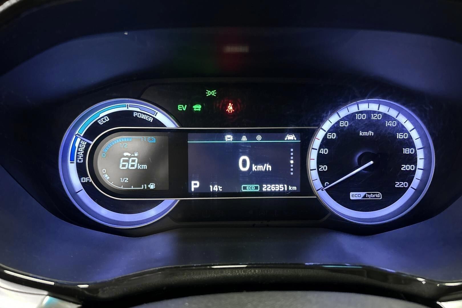 Kia Niro iso kuva 15