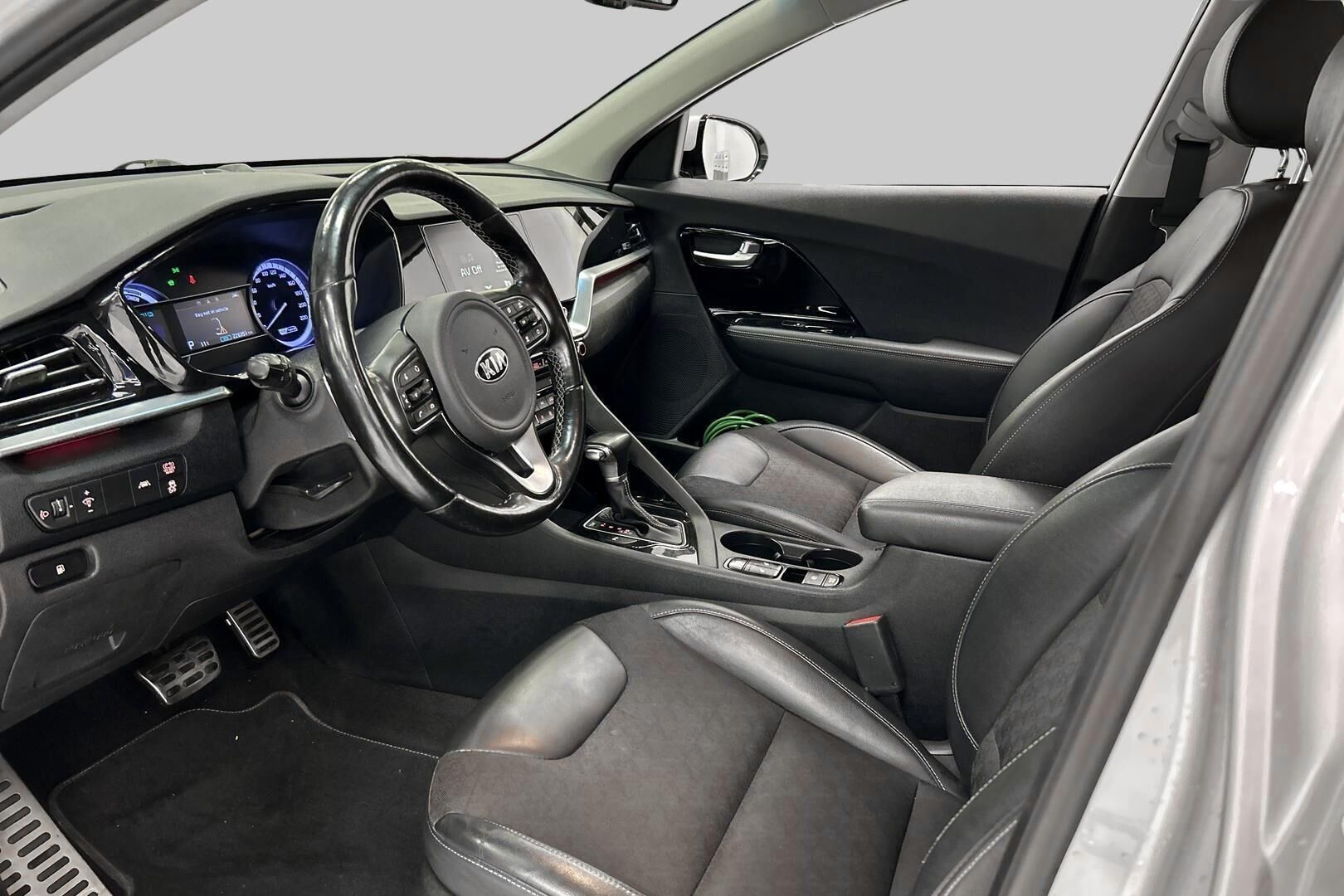 Kia Niro iso kuva 9