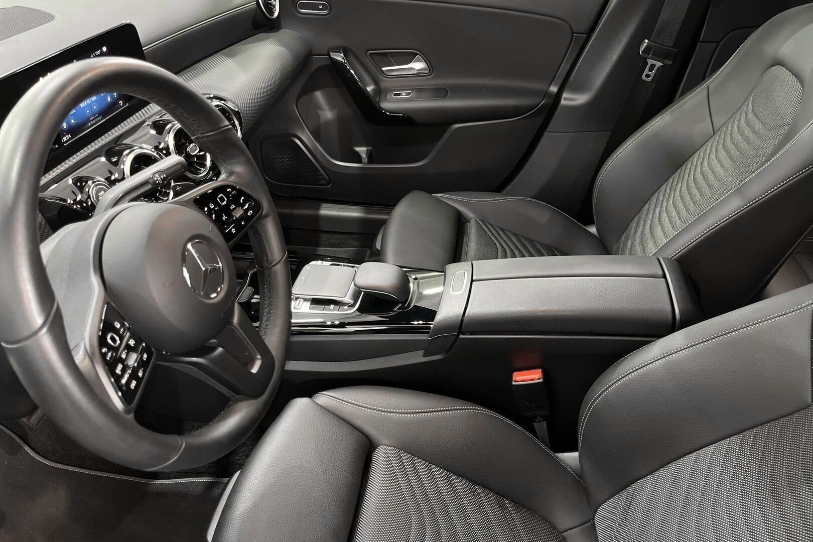 Mercedes-Benz A iso kuva 9