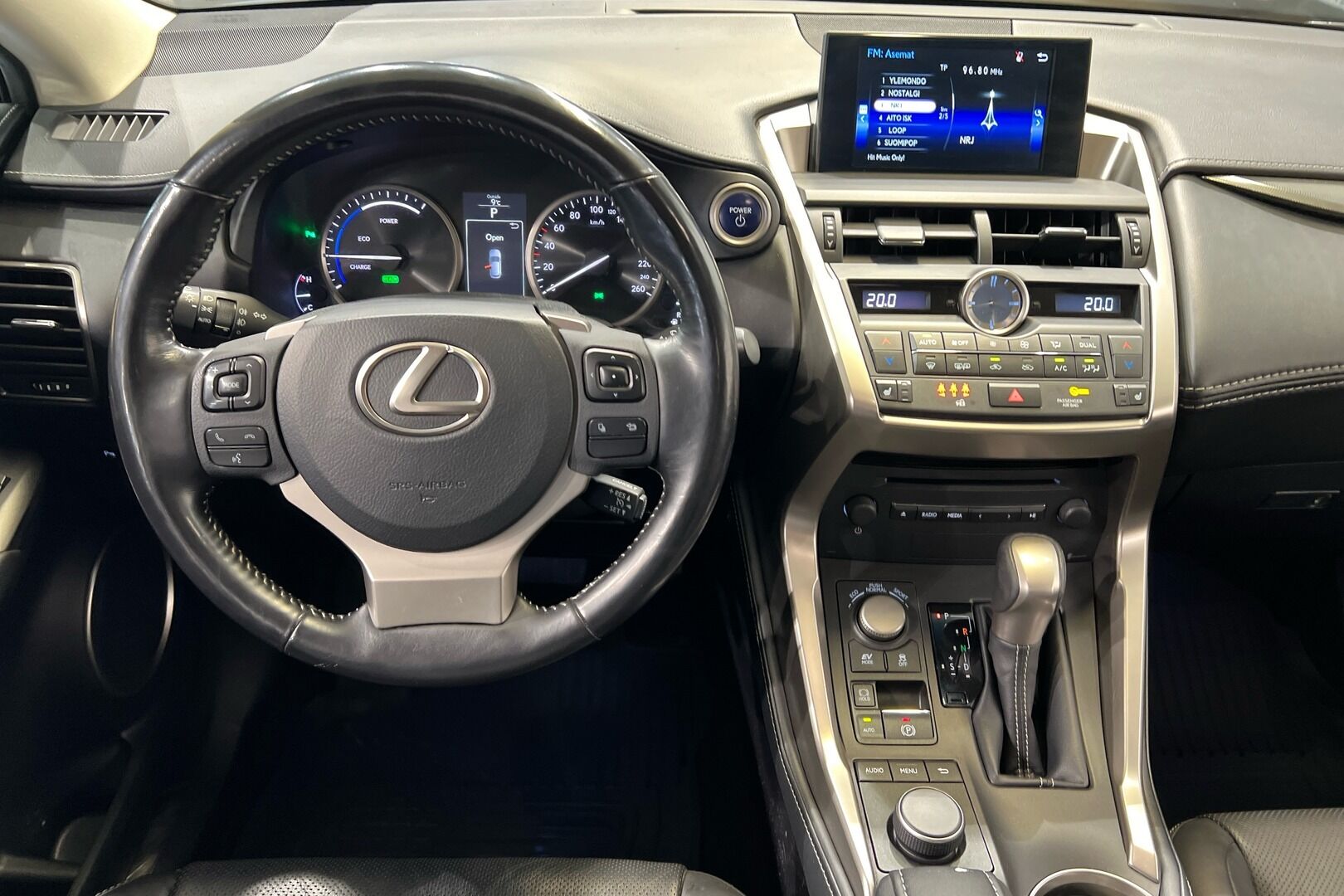 Lexus NX iso kuva 8