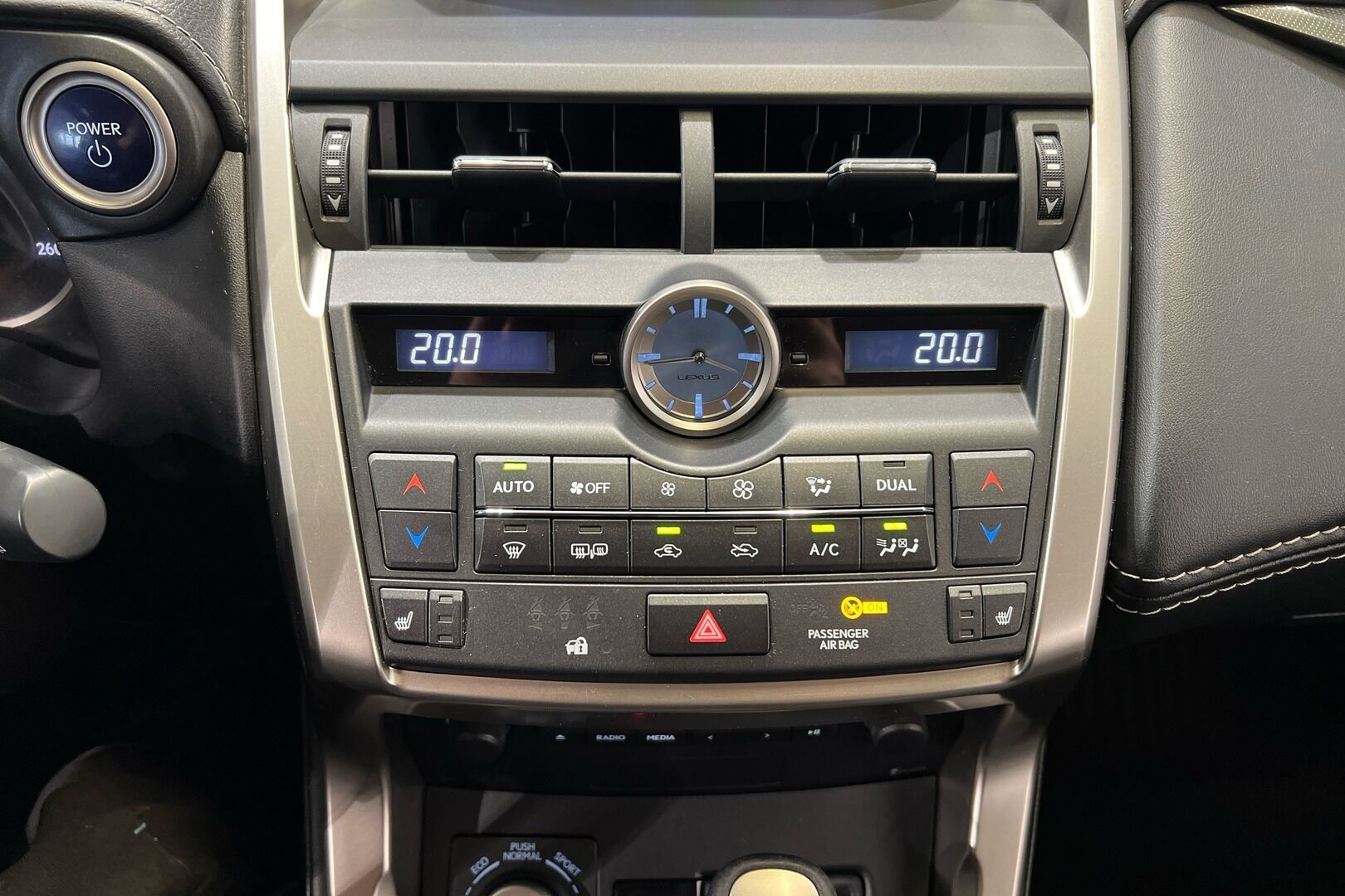Lexus NX iso kuva 38