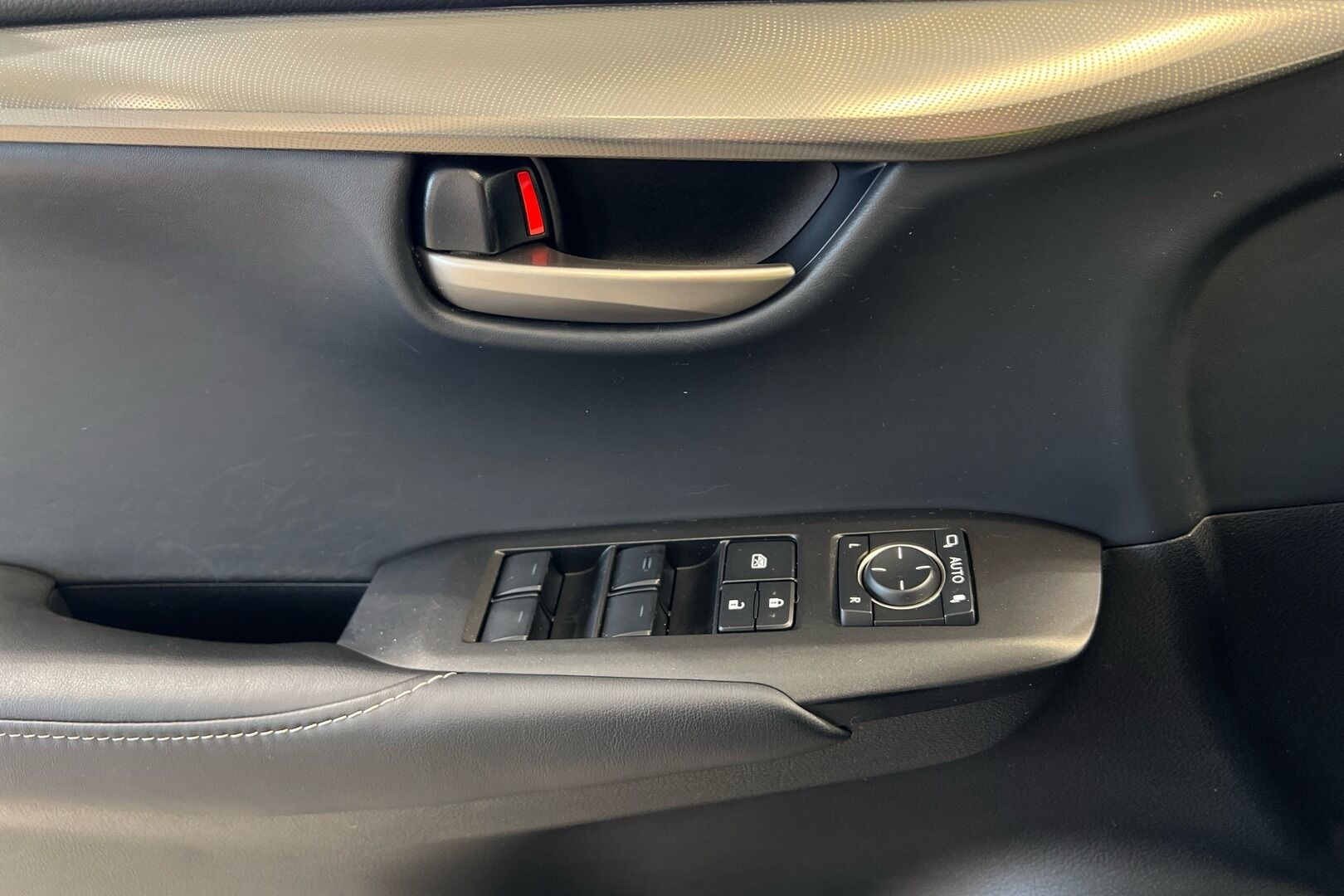 Lexus NX iso kuva 40