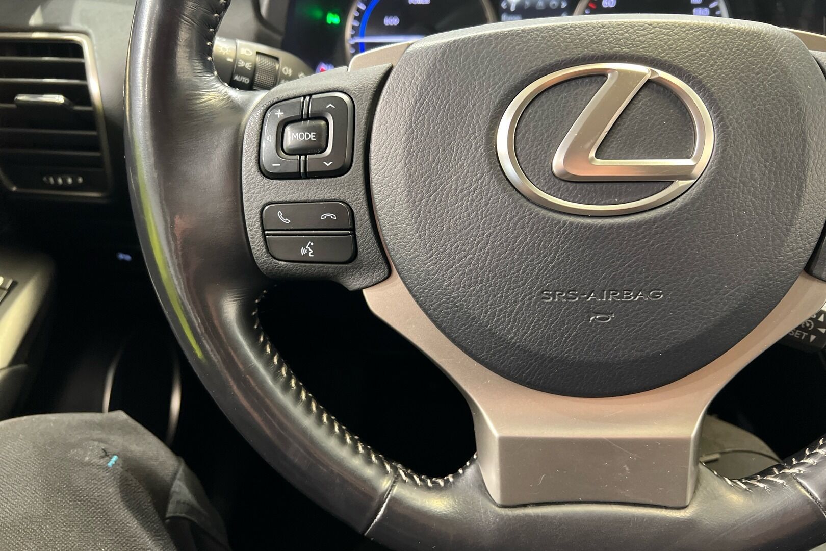 Lexus NX iso kuva 14