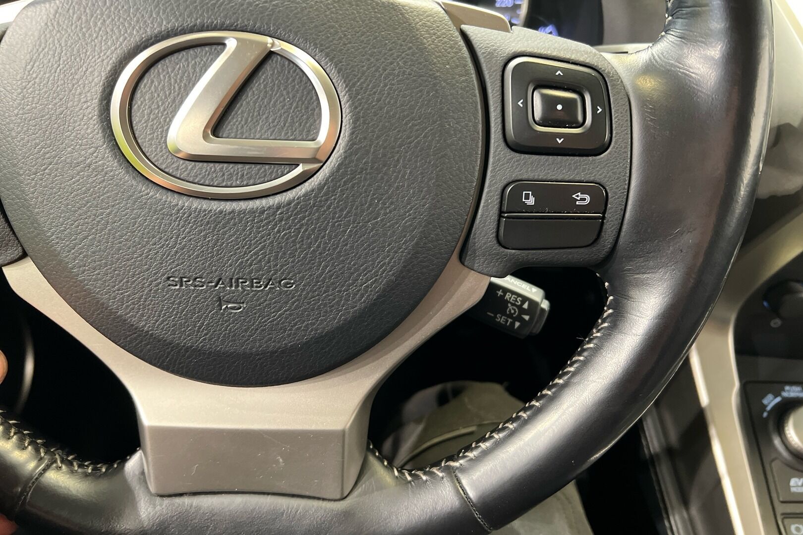 Lexus NX iso kuva 41
