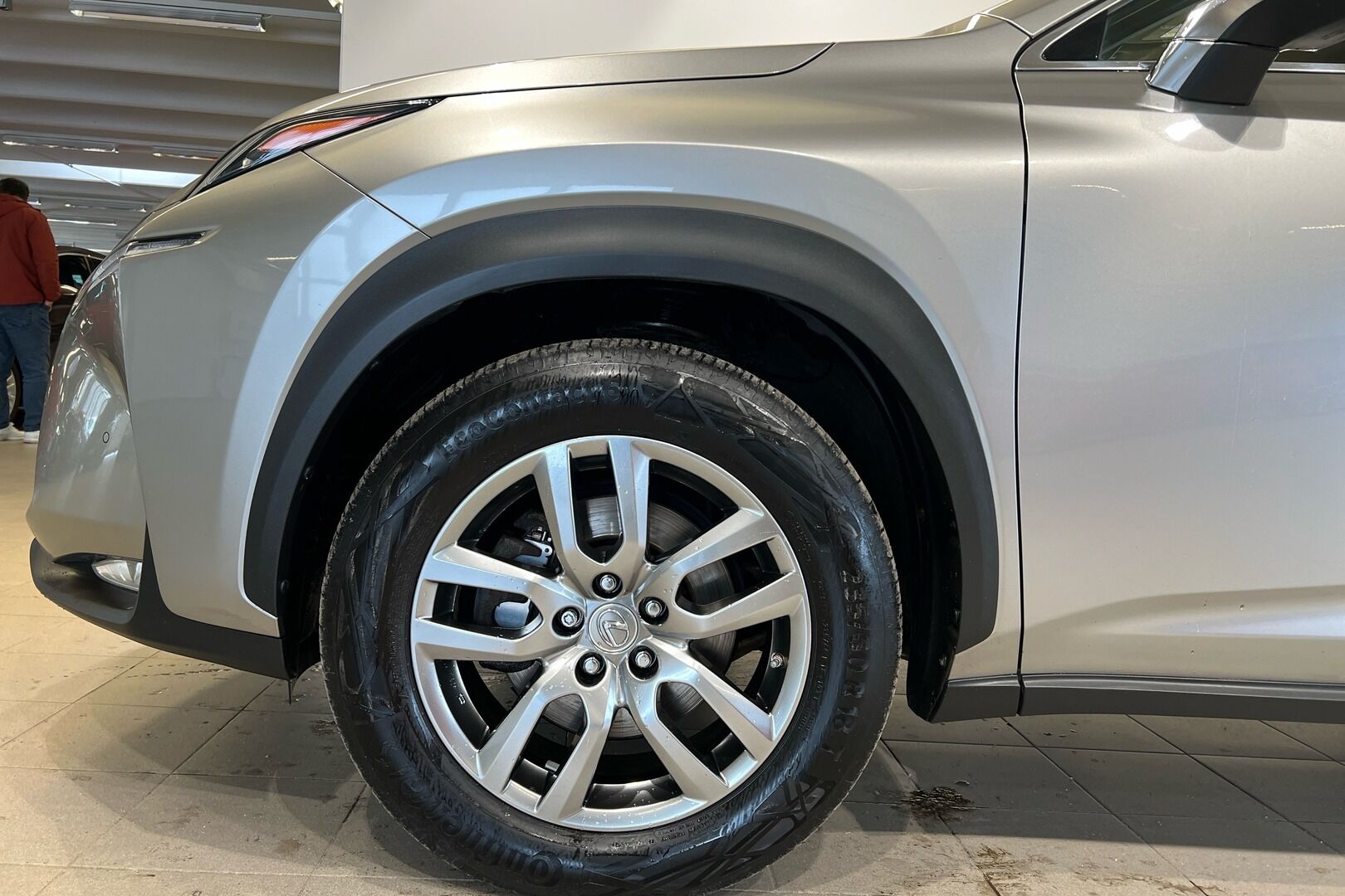 Lexus NX iso kuva 15