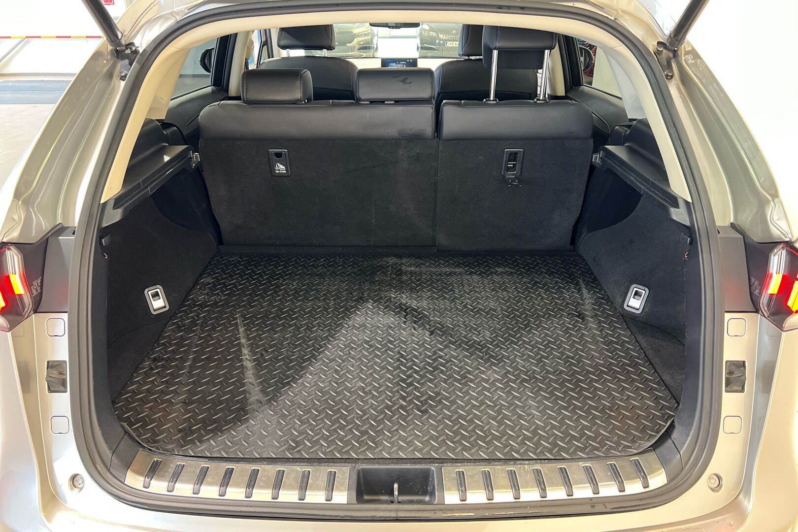 Lexus NX iso kuva 23