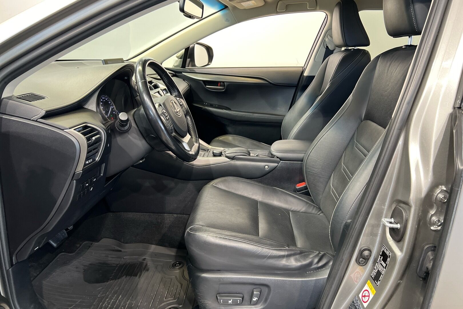 Lexus NX iso kuva 5