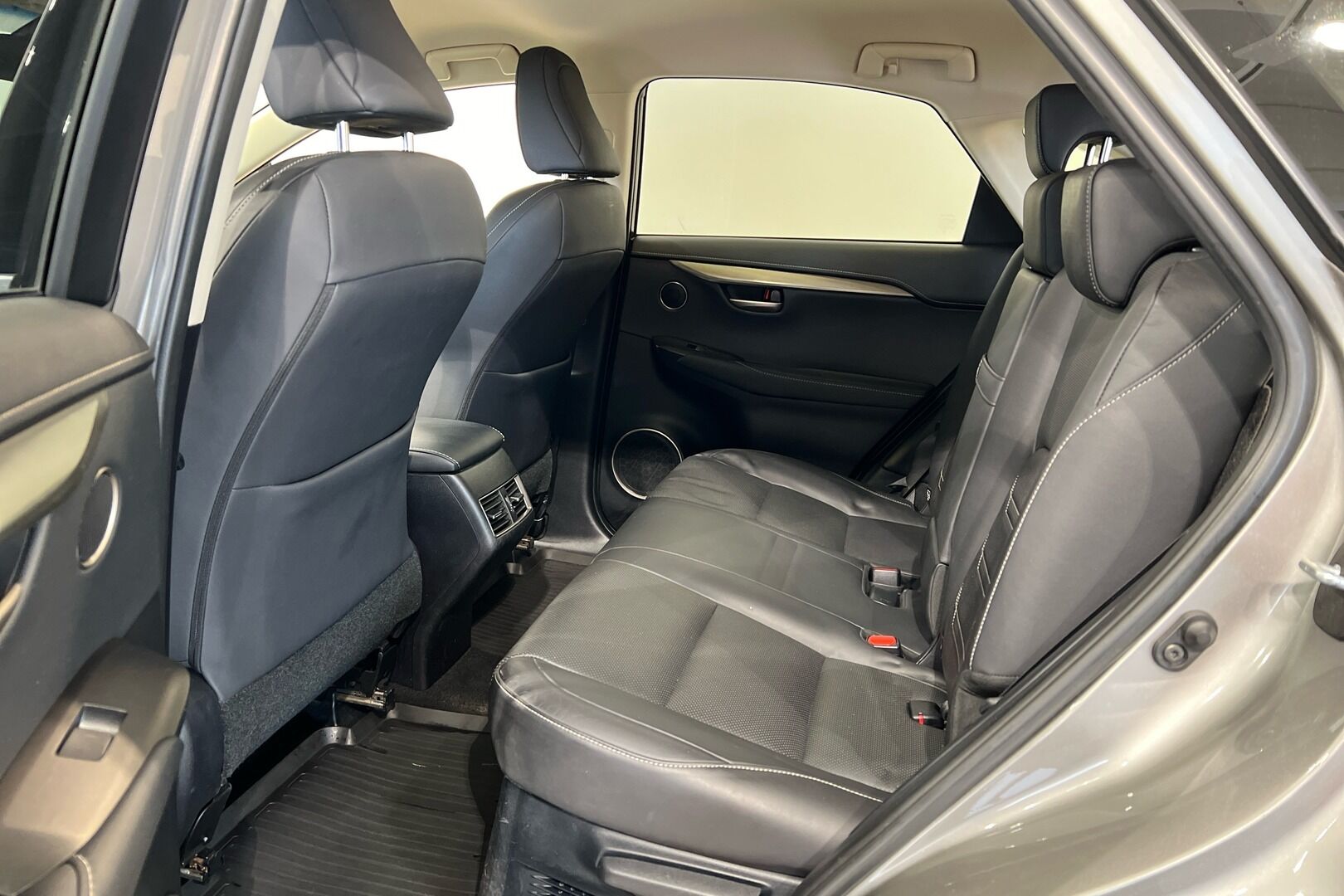 Lexus NX iso kuva 6