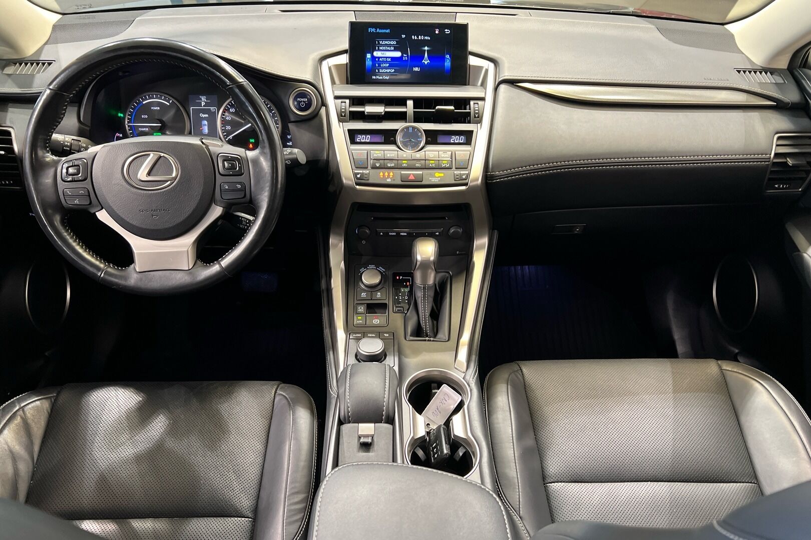 Lexus NX iso kuva 7