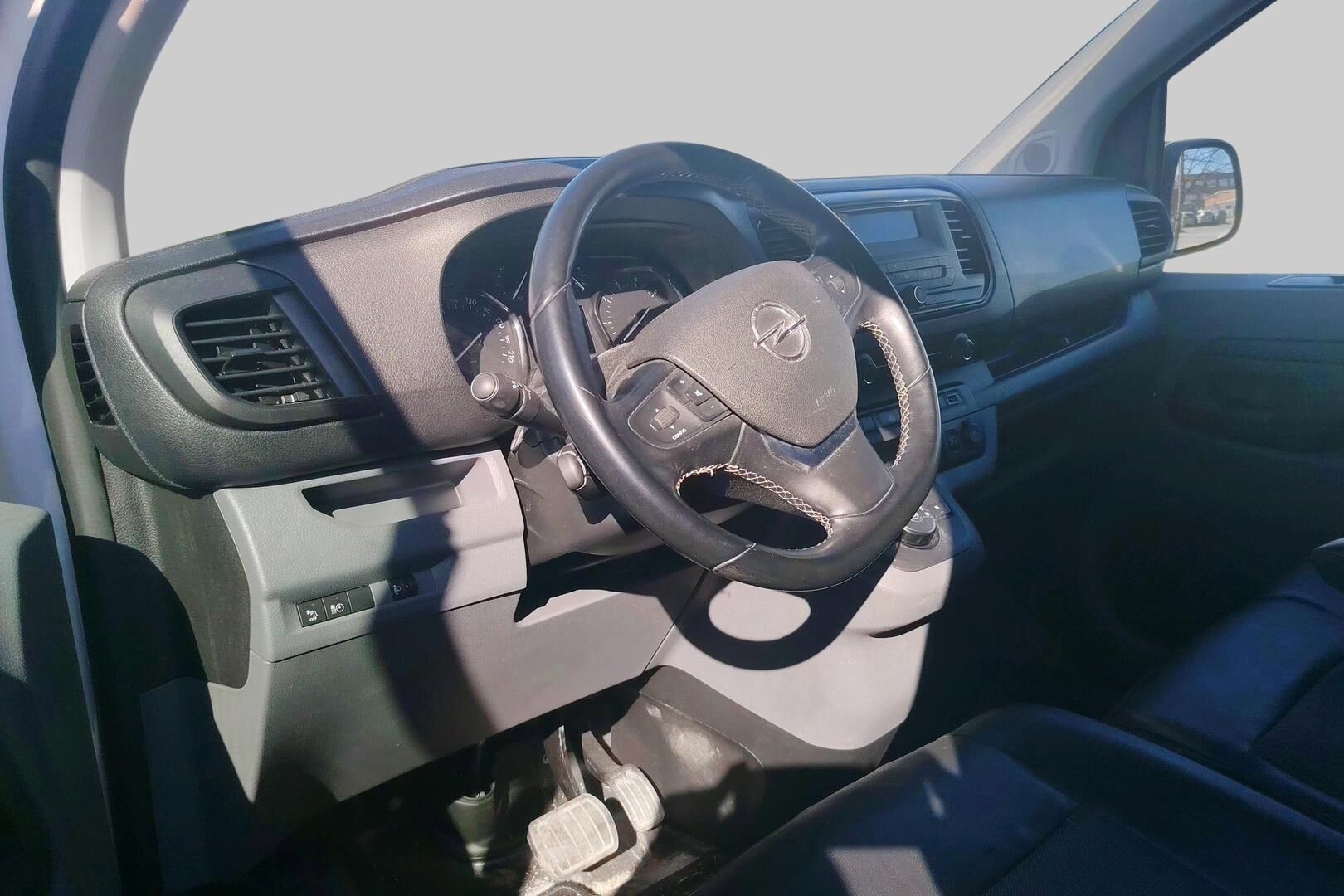 Opel Vivaro iso kuva 2