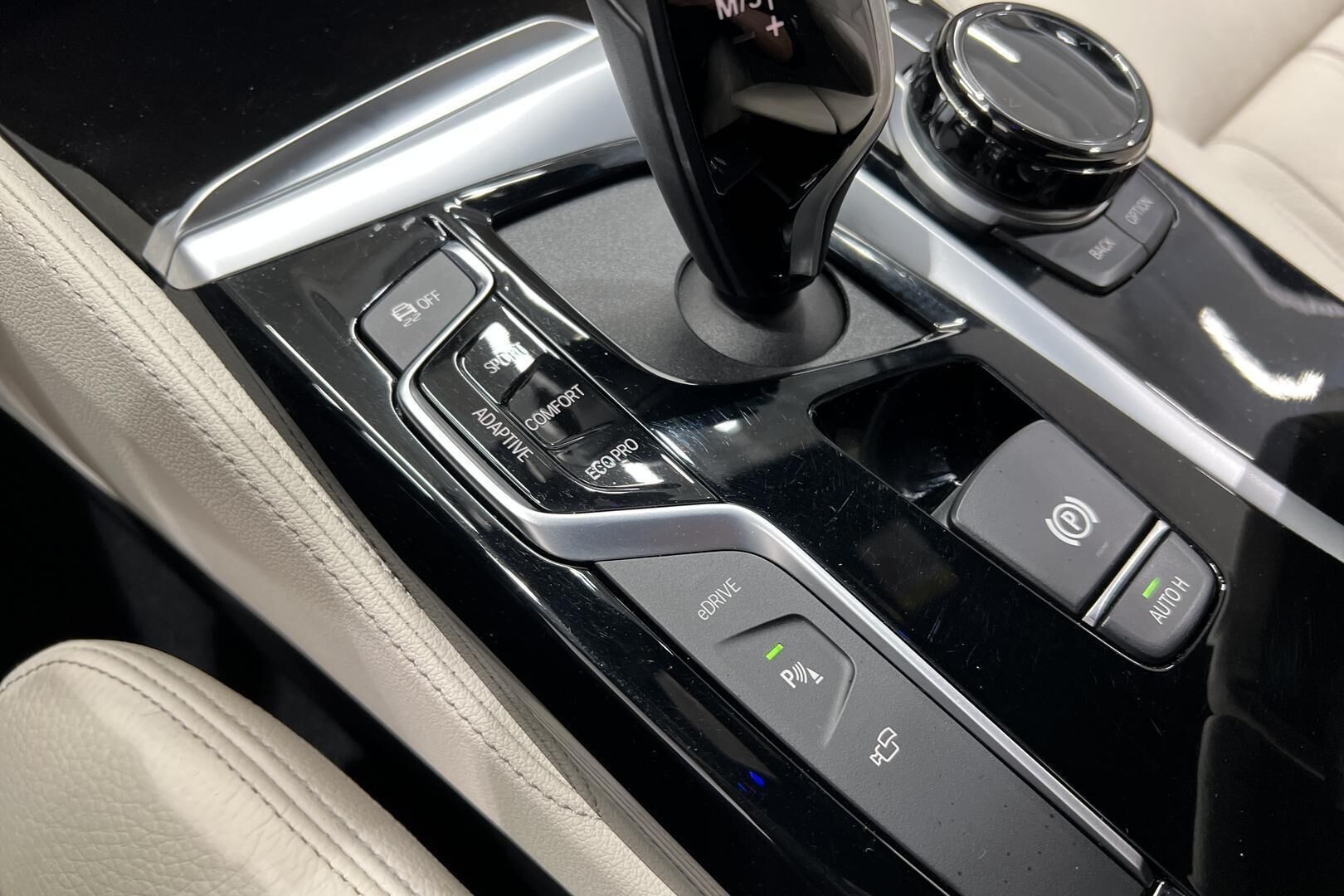 BMW 5-SARJA iso kuva 23