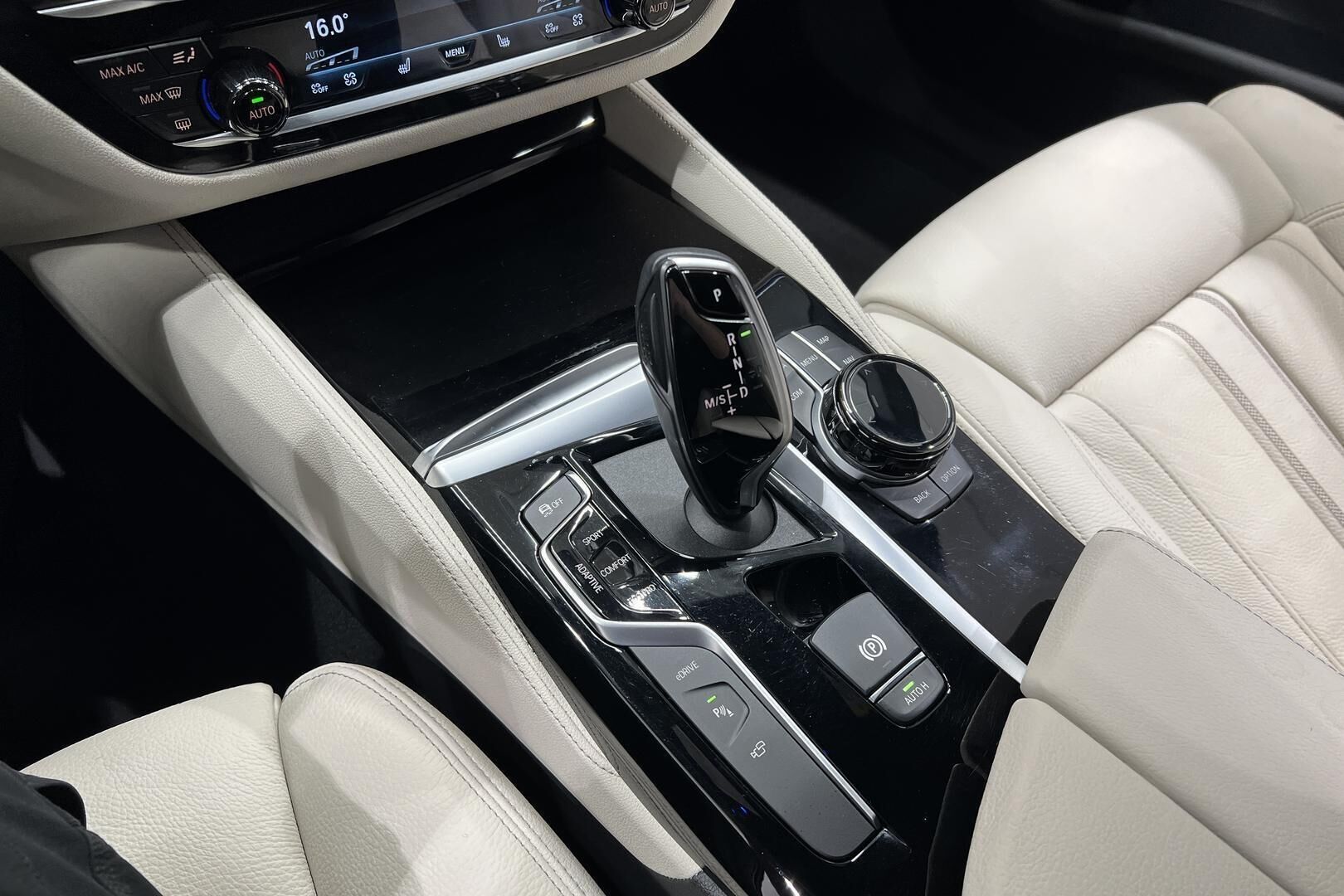 BMW 5-SARJA iso kuva 24