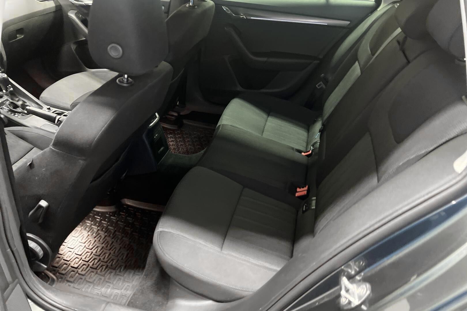 Skoda Octavia iso kuva 9