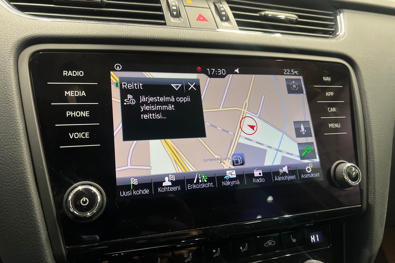 Skoda Octavia iso kuva 17