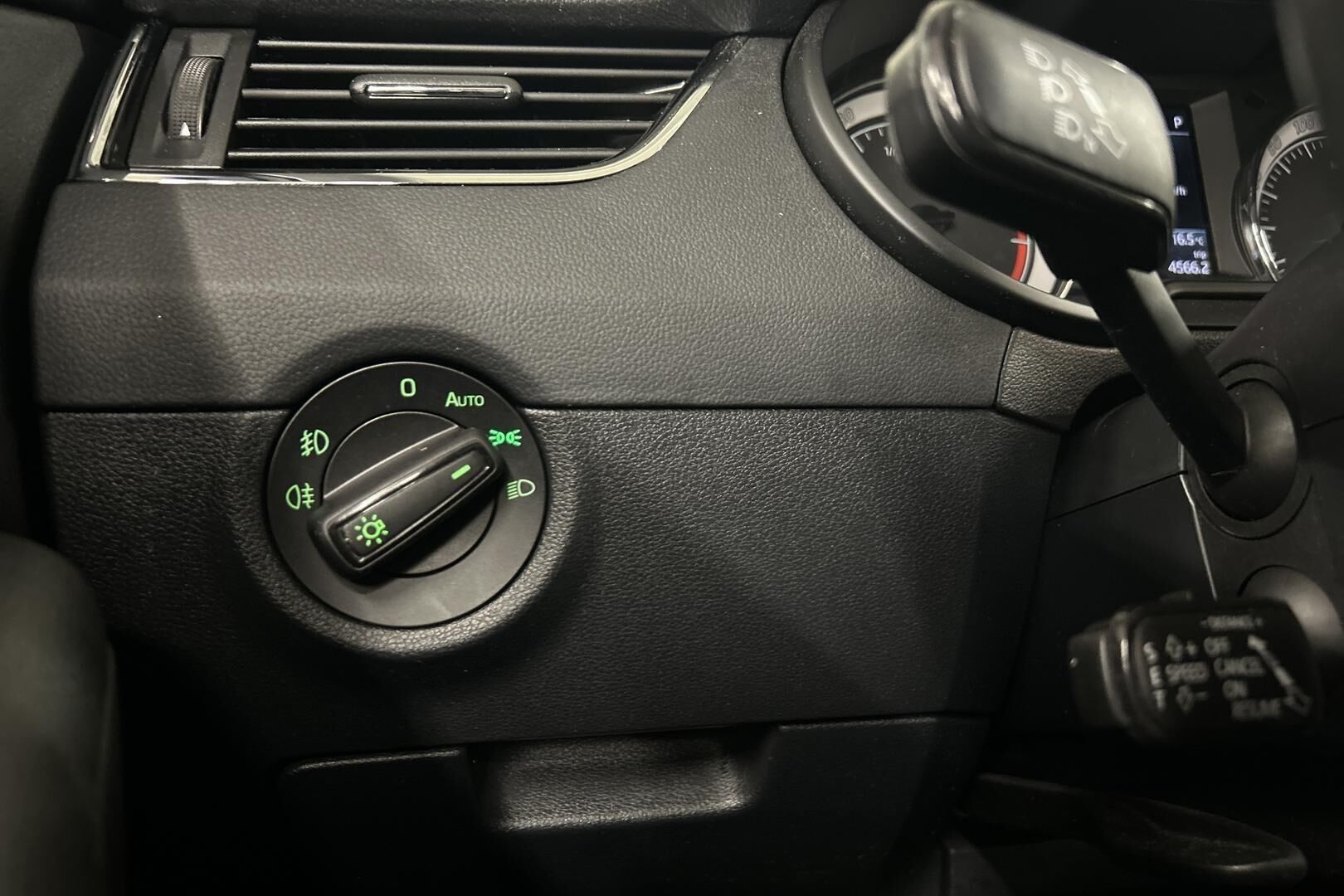 Skoda Octavia iso kuva 21