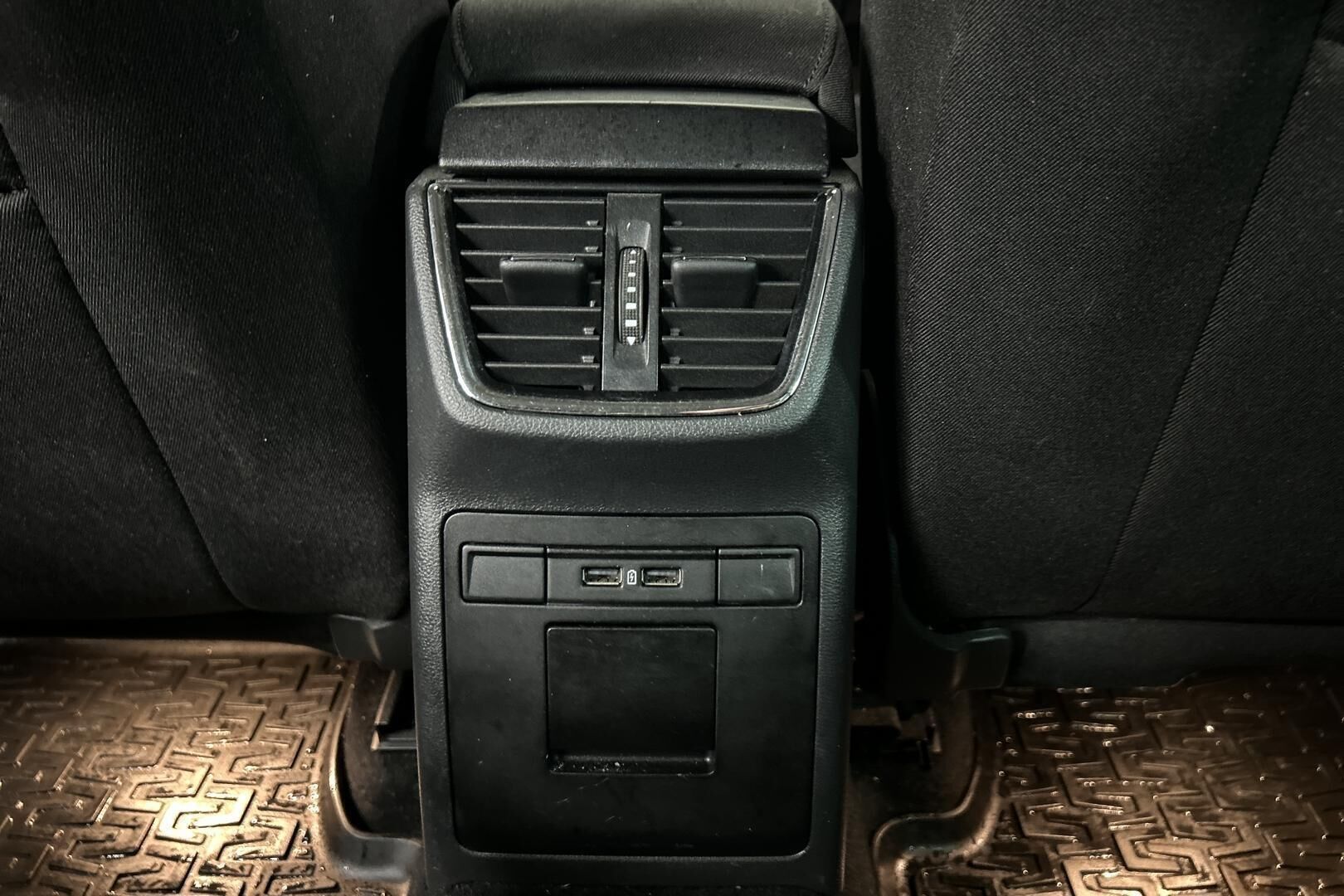 Skoda Octavia iso kuva 23