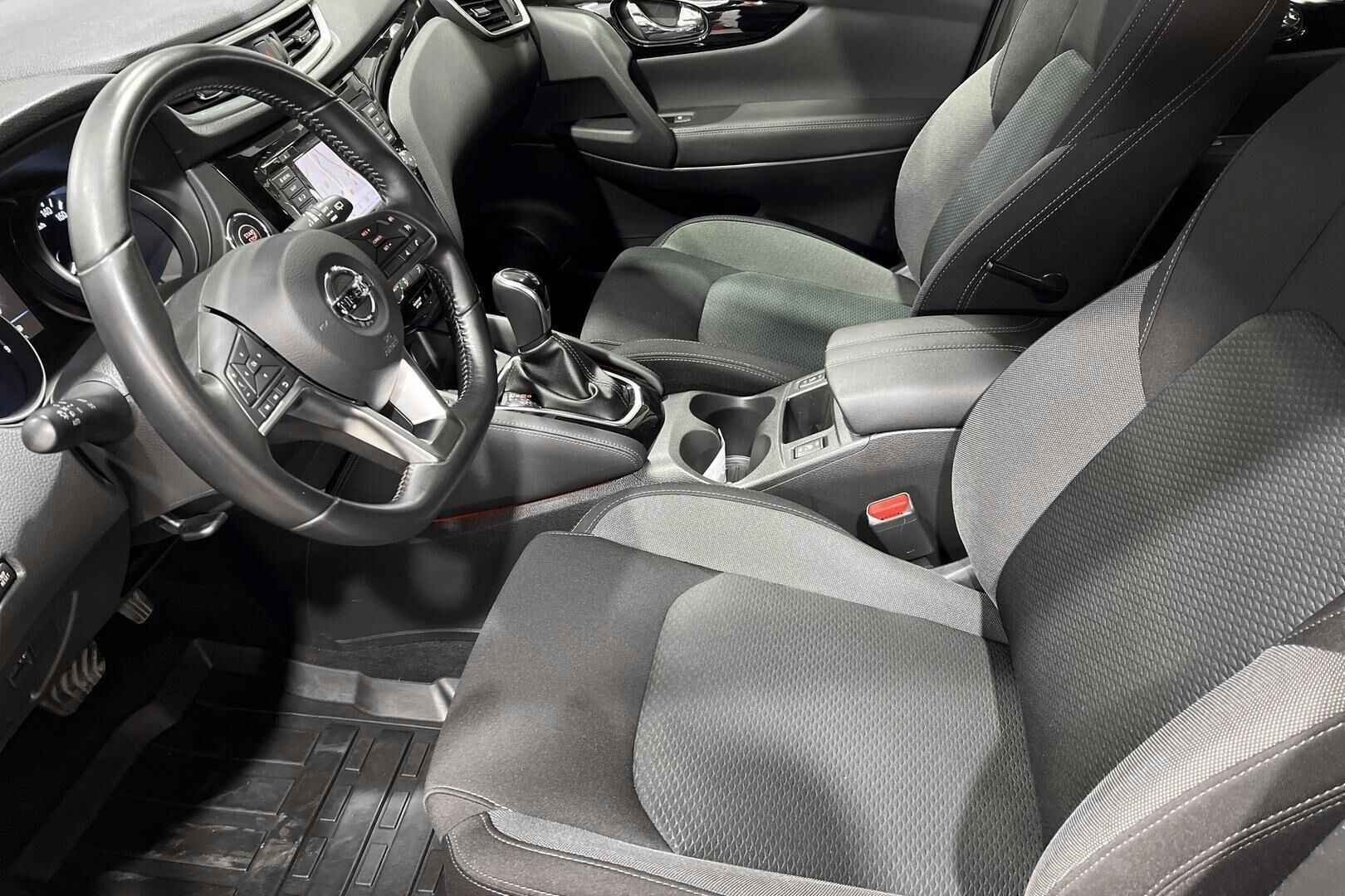 Nissan Qashqai iso kuva 8