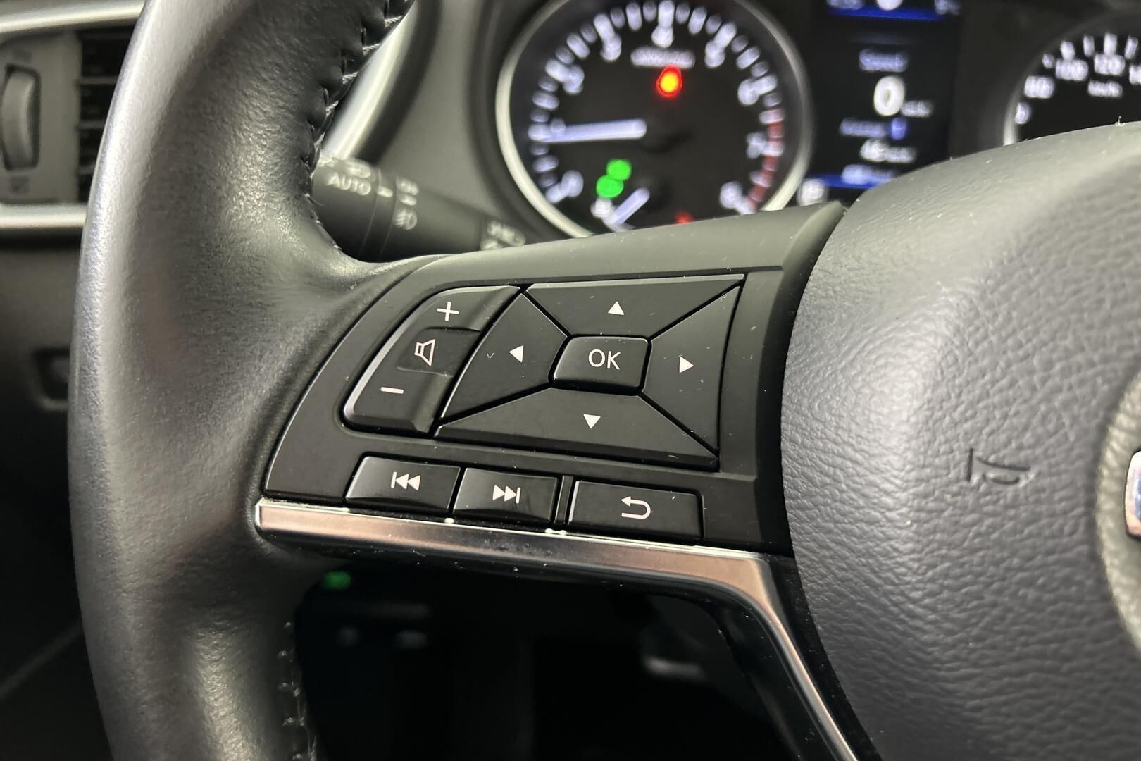 Nissan Qashqai iso kuva 16