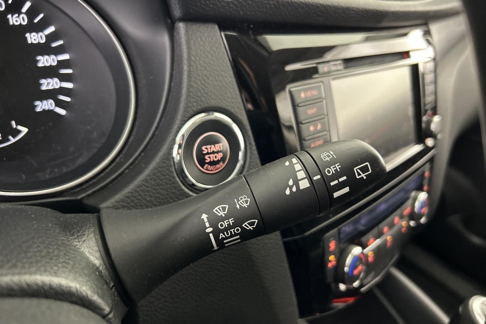 Nissan Qashqai iso kuva 17